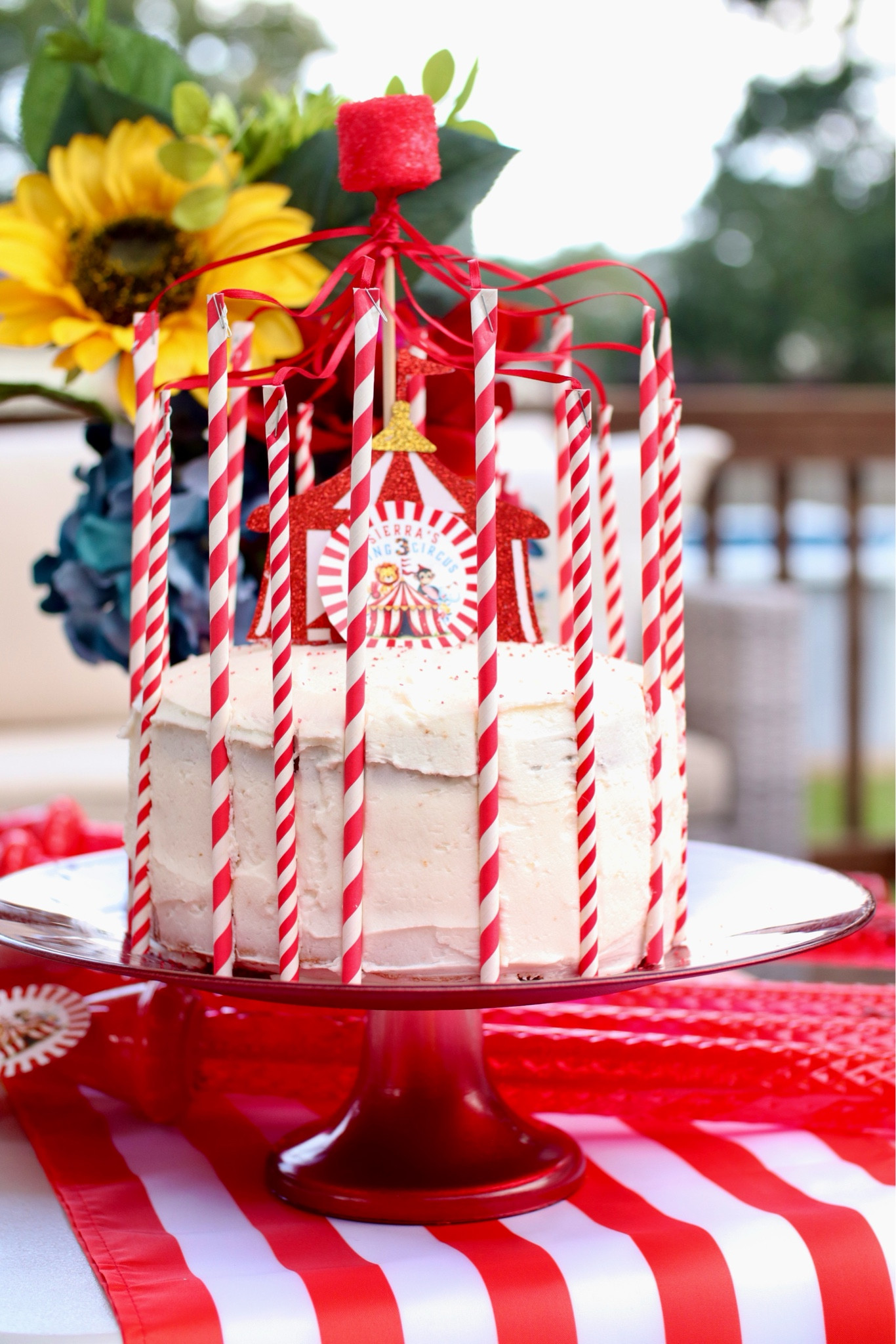How I used paper straws and ribbon to make my daughter’s circus cake.