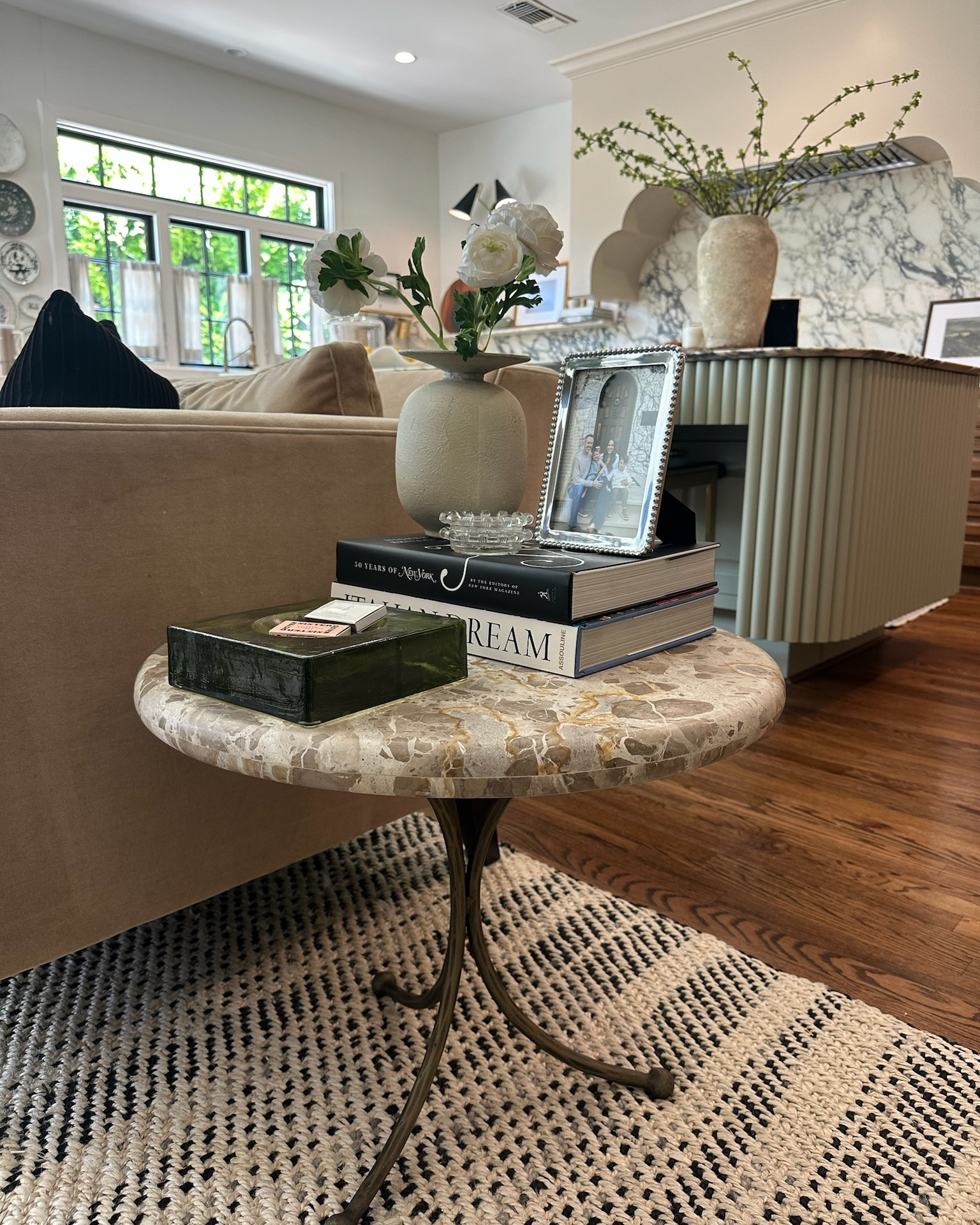 New end table & decor 👀 do we like it here?

#LTKHome #LTKSaleAlert