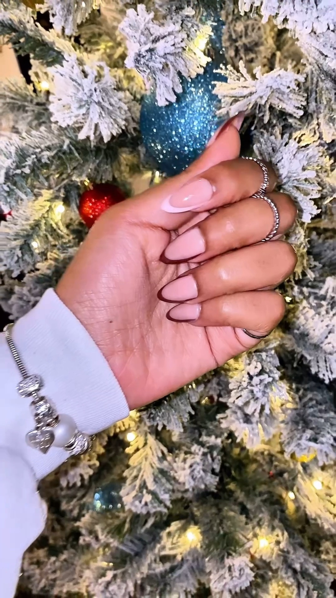 Christmas french tip press on nails😍

#LTKHoliday #LTKGiftGuide #LTKSeasonal