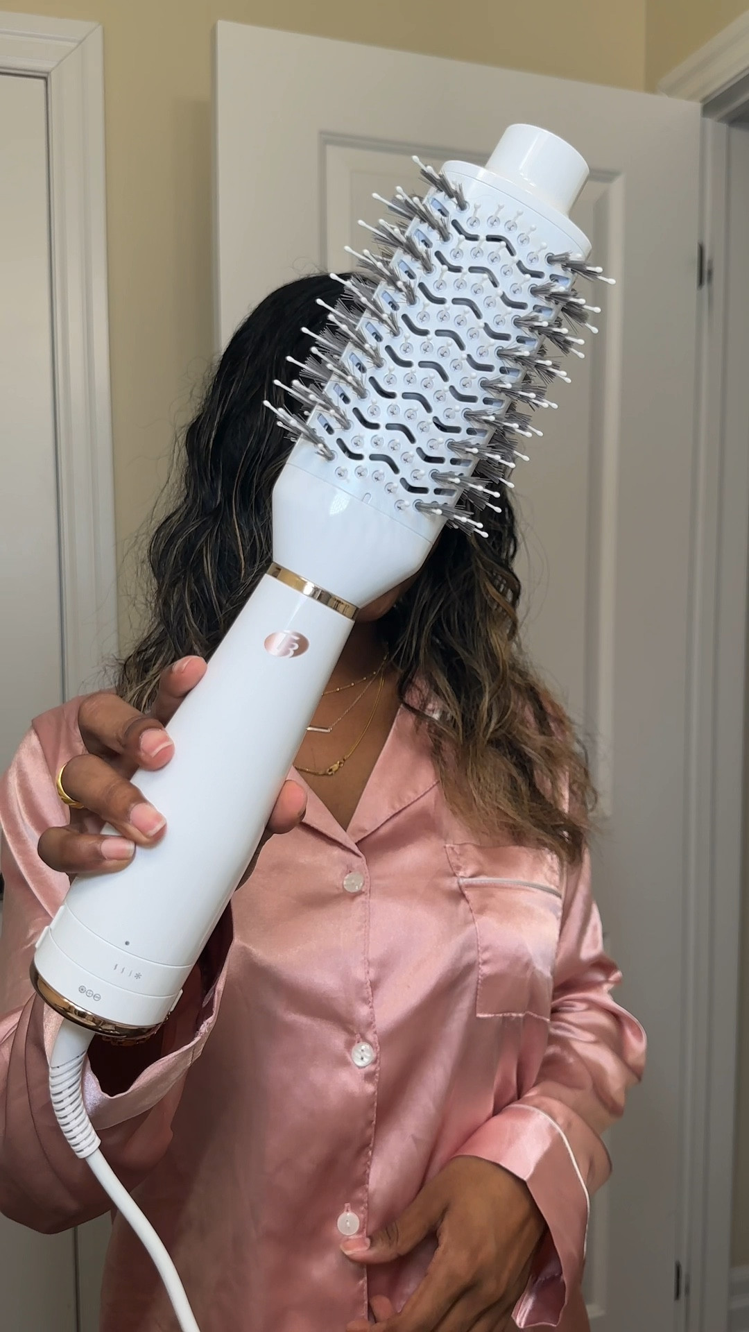 Blowbrush Routine🤍

@livingproofinc Restore Repair Leave-In
@joico @joicocanada K-Pak Liquid Reconstructor
@garnierusa @garniercan Frutis Sleek & Shine Moroccan Sleek Oil Treatment
@t3micro AireBrush One-Step Smoothing and Volumizing Hair Dryer Brush (linked on my LTK - link in bio)

#psimpressionss #airebrush #hairdryer #haircare #joicoliquidreconstructor #livingproof #t3micro #blowdryingbrush #garnierusa #garnierfrutis #hairtutorial #blowbrush

#LTKtravel #LTKfindsunder100 #LTKVideo
