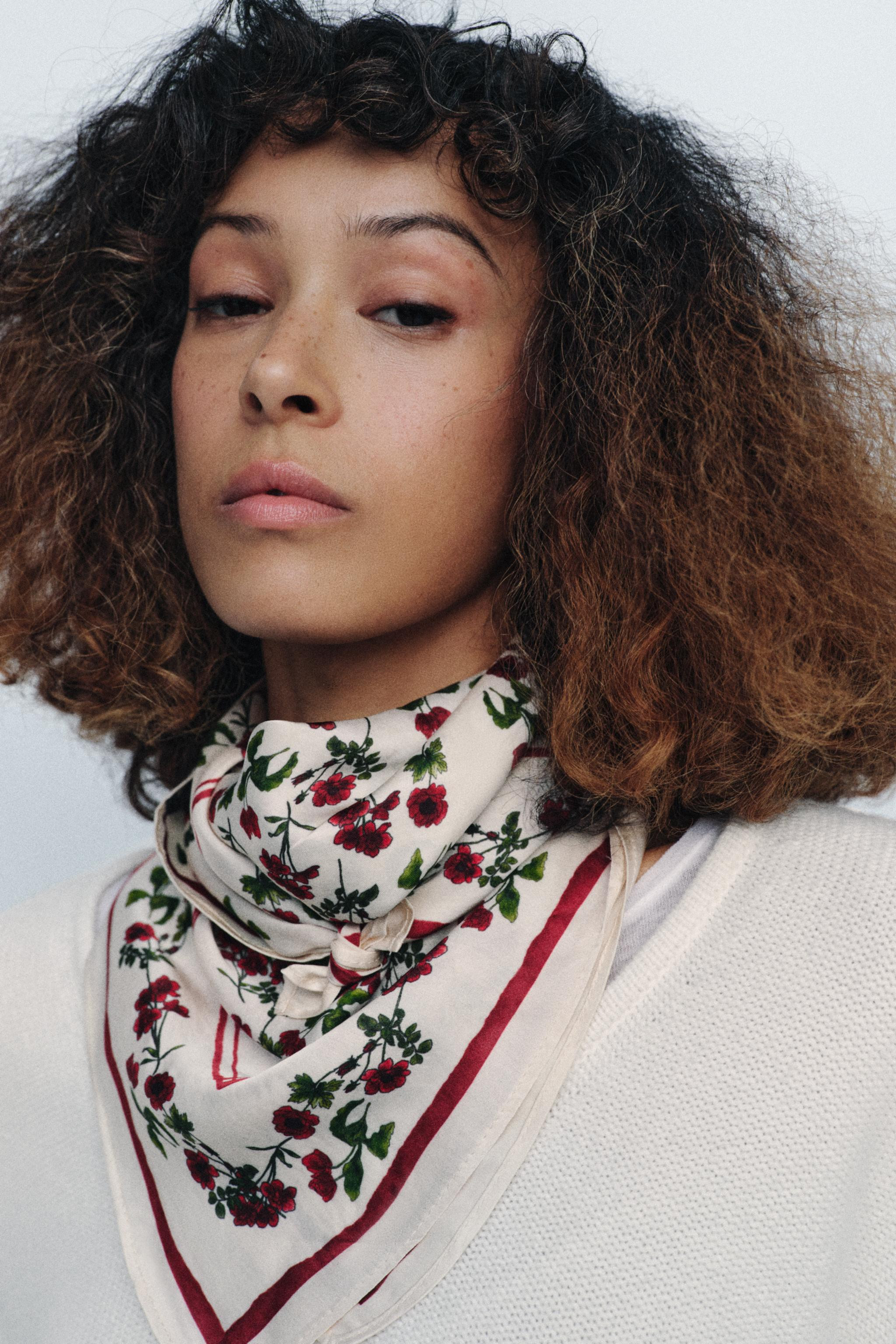 100% VISCOSE FLORAL PRINT BANDANA SCARF | Zara US