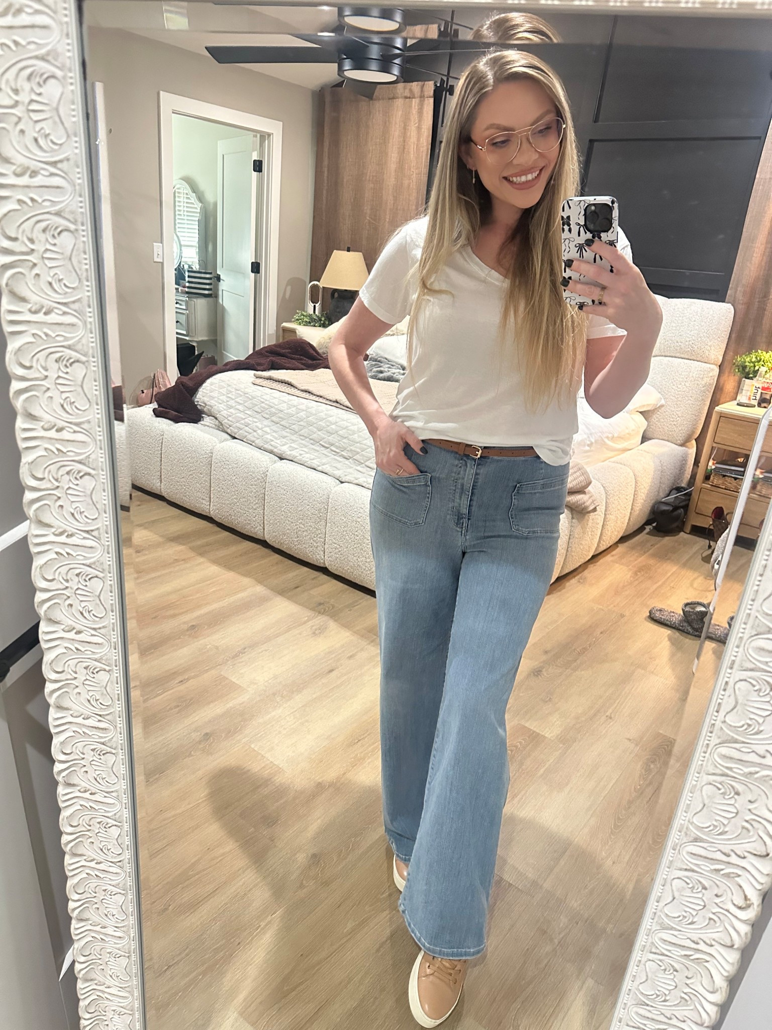 Trying to look very stylish and very hip with my new Frame Denim! And showing my new transitional shoe I’ll be wearing on repeat this fall.
Jeans: Frame slim palazzo size 30
Shirt: Z Supply size M
Shoes: Born size 10 

#LTKFindsUnder100 #LTKShoeCrush #LTKMidsize