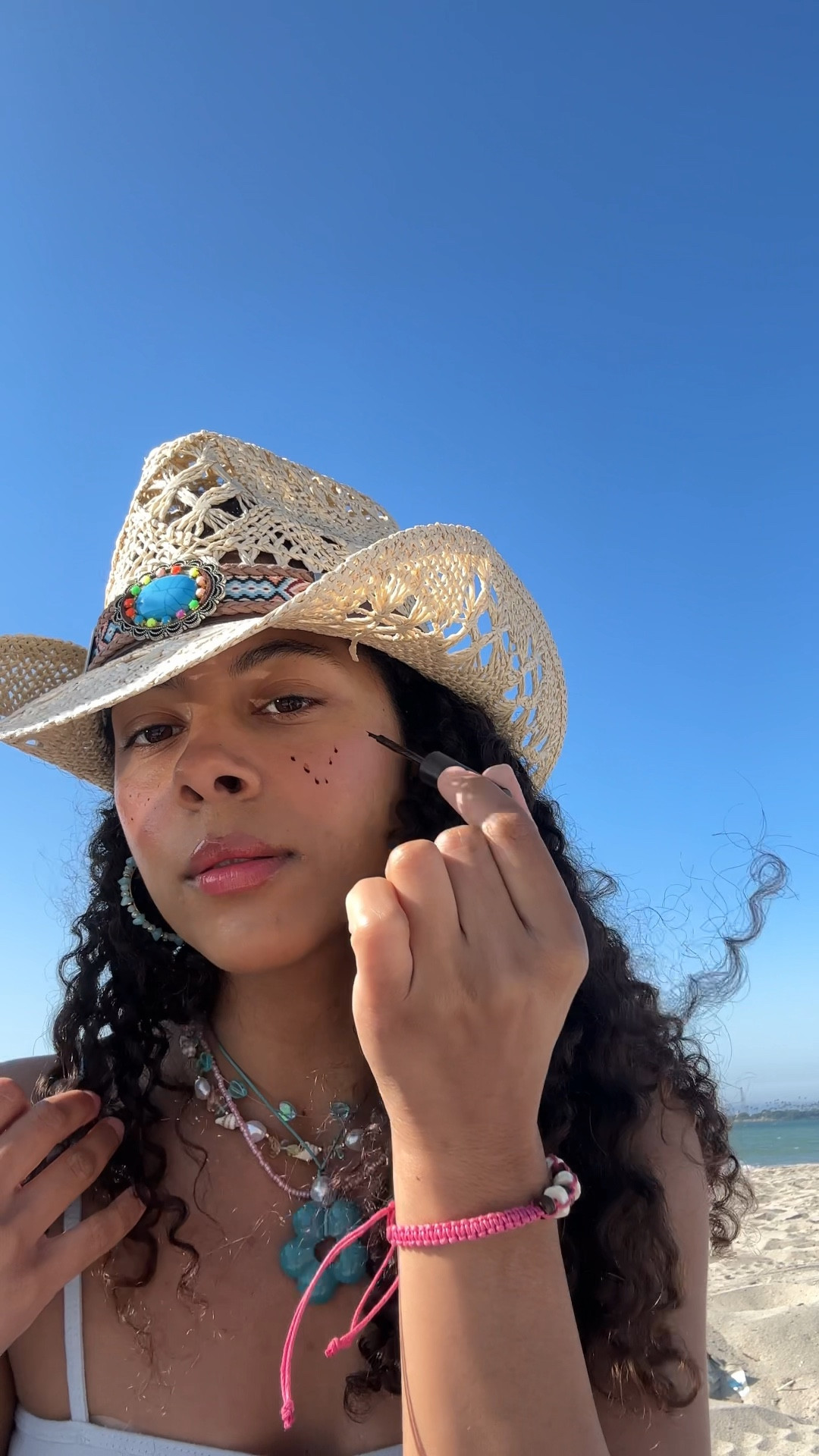 beach makeup 🌊🐚☀️
summer makeup / glowy makeup

#LTKSummerSales #LTKBeauty