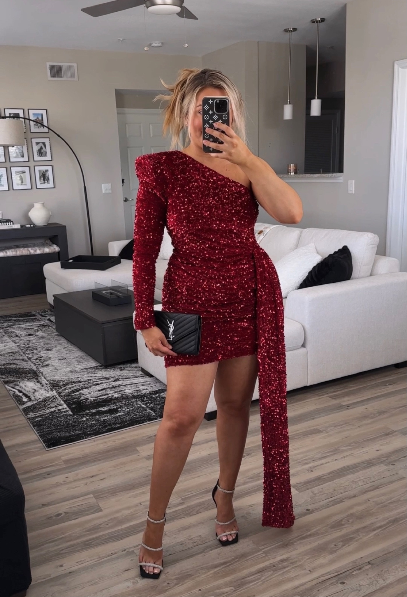 Holiday dress that is the perfect outfit to wear to a holiday or Christmas party!
Wearing a US10 (super stretchy, could have sized down)#LTKHoliday

#LTKstyletip #LTKmidsize