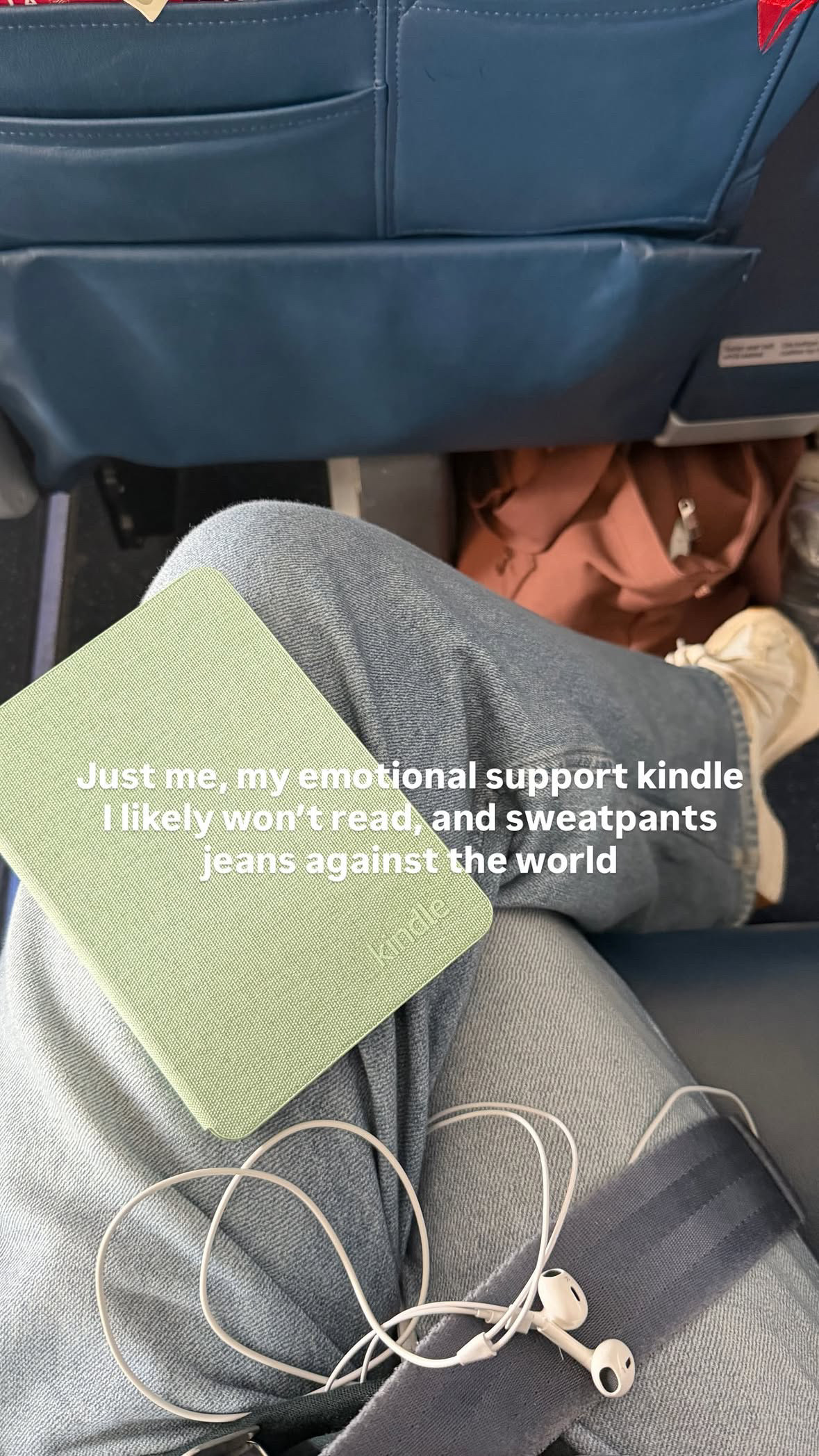 Travel essentials!

travel l jeans l kindle 

 