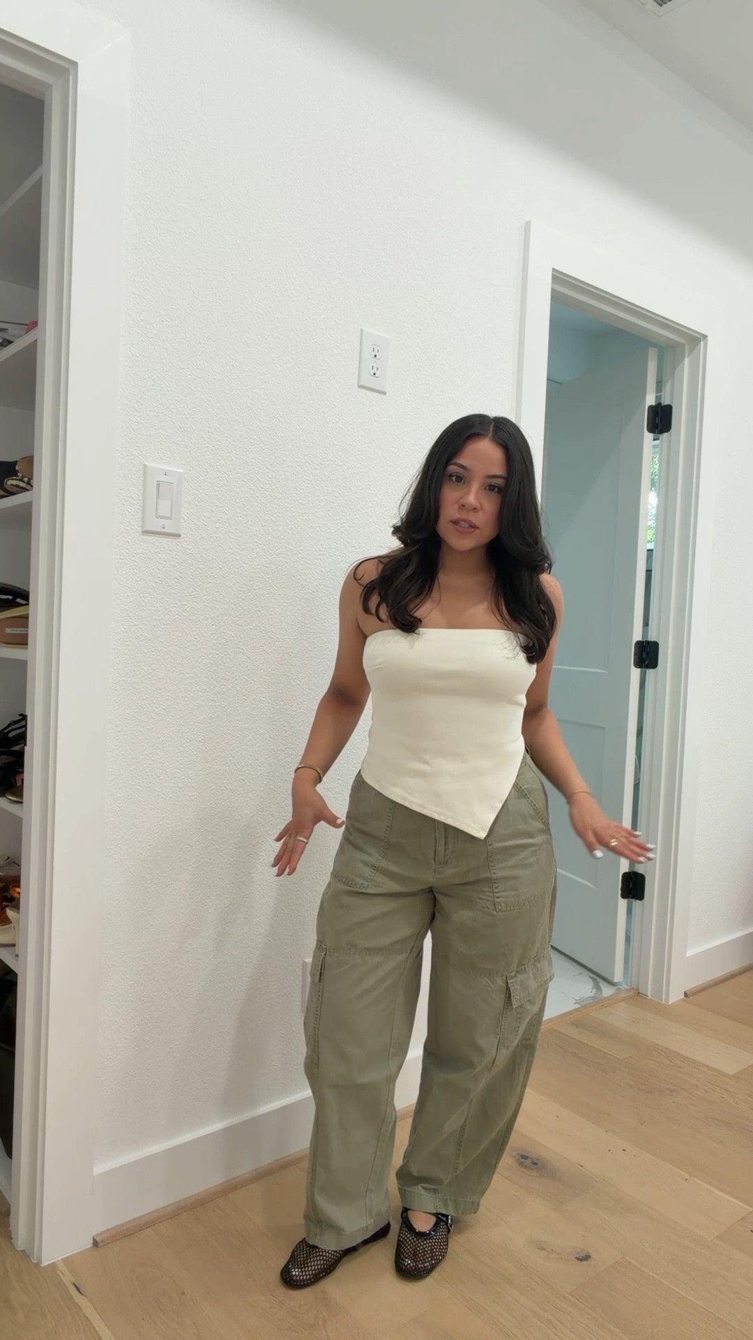 Top: small
Pants: 2 
Flats: 6.5 
White bag 
Fragrance of the day

#LTKgrwm #LTKootd #LTKPetite