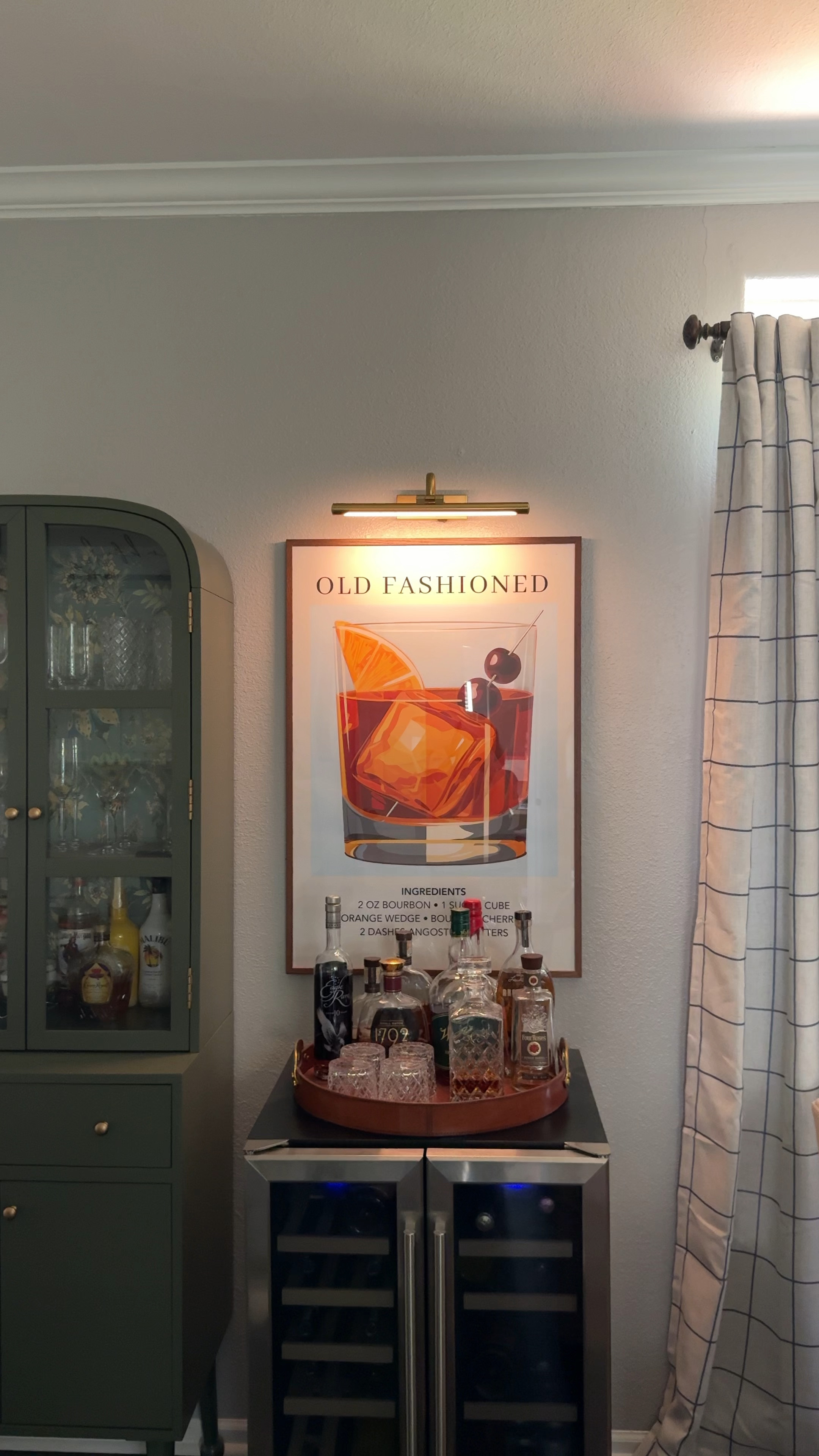 This battery operated, cordless art light is perfect for a little added flare!  Super easy to install and is operated by a remote with a timer!

#LTKHome #LTKFindsUnder50 #LTKVideo