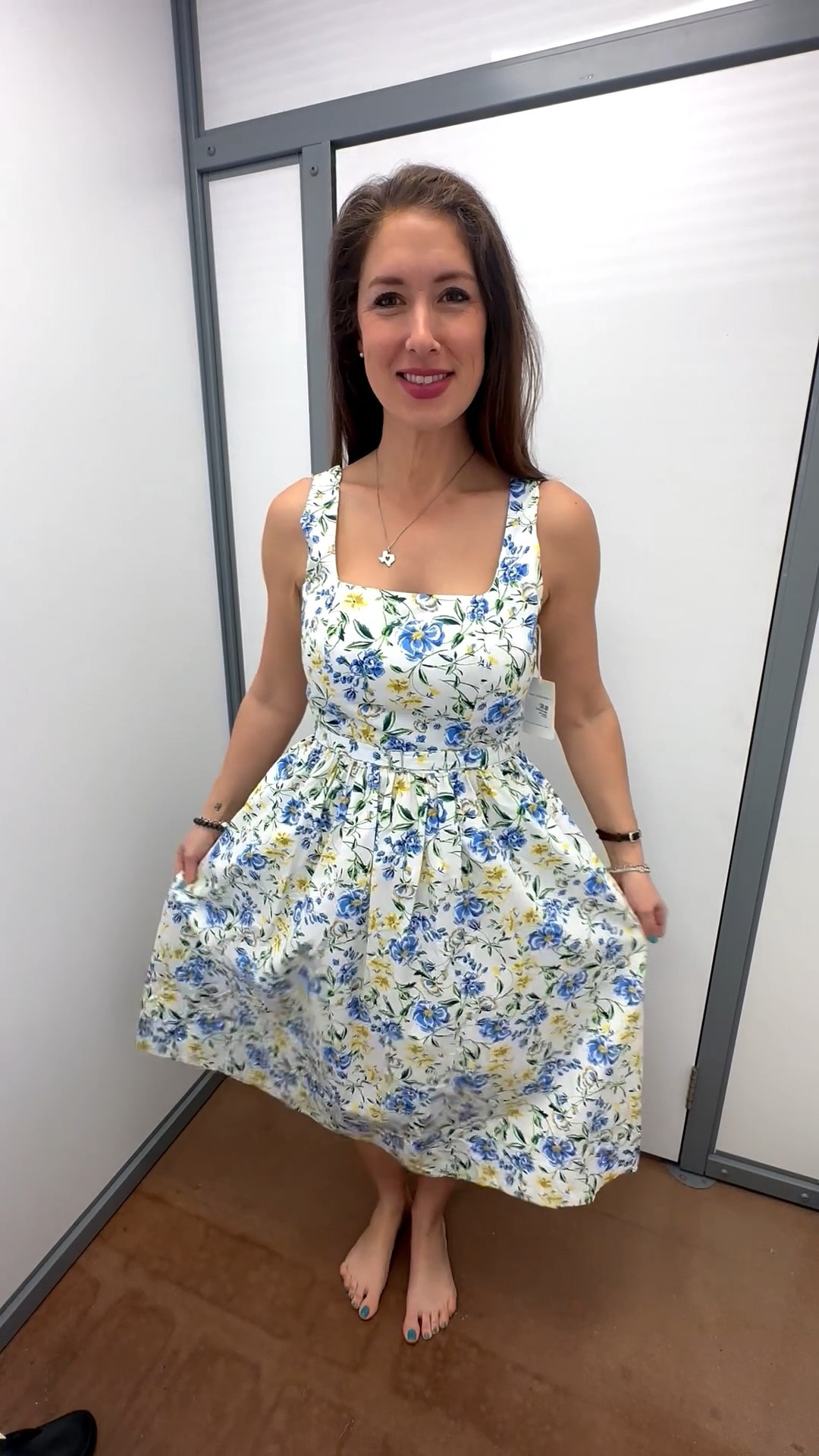 Beautiful dress for spring and summer! Please follow and subscribe to digital Daisy LTK for updates
5’10”
Large
38D
10–12

#LTKActive #LTKdayinmylife #LTKmomlife
