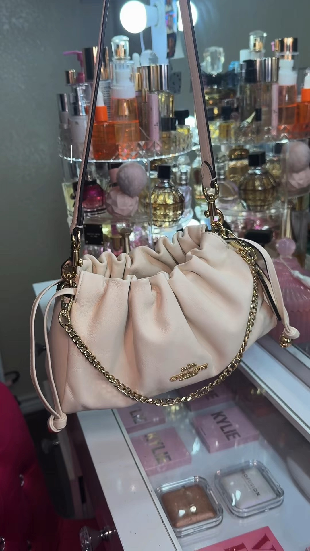 What’s inside my bag 💖

#LTKdayinmylife #LTKgrwm #LTKootd