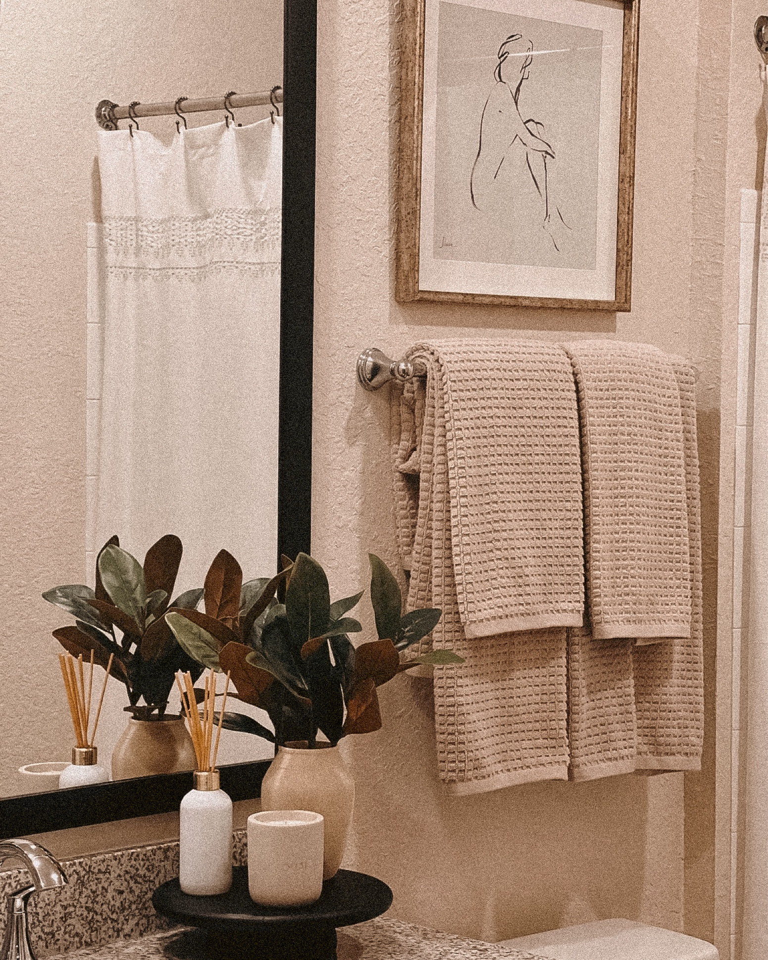 Bathroom, bathroom rug, bathroom decor, bathroom organization, small bathroom, bathroom vanity, bathroom accessories

#LTKHome #LTKSaleAlert