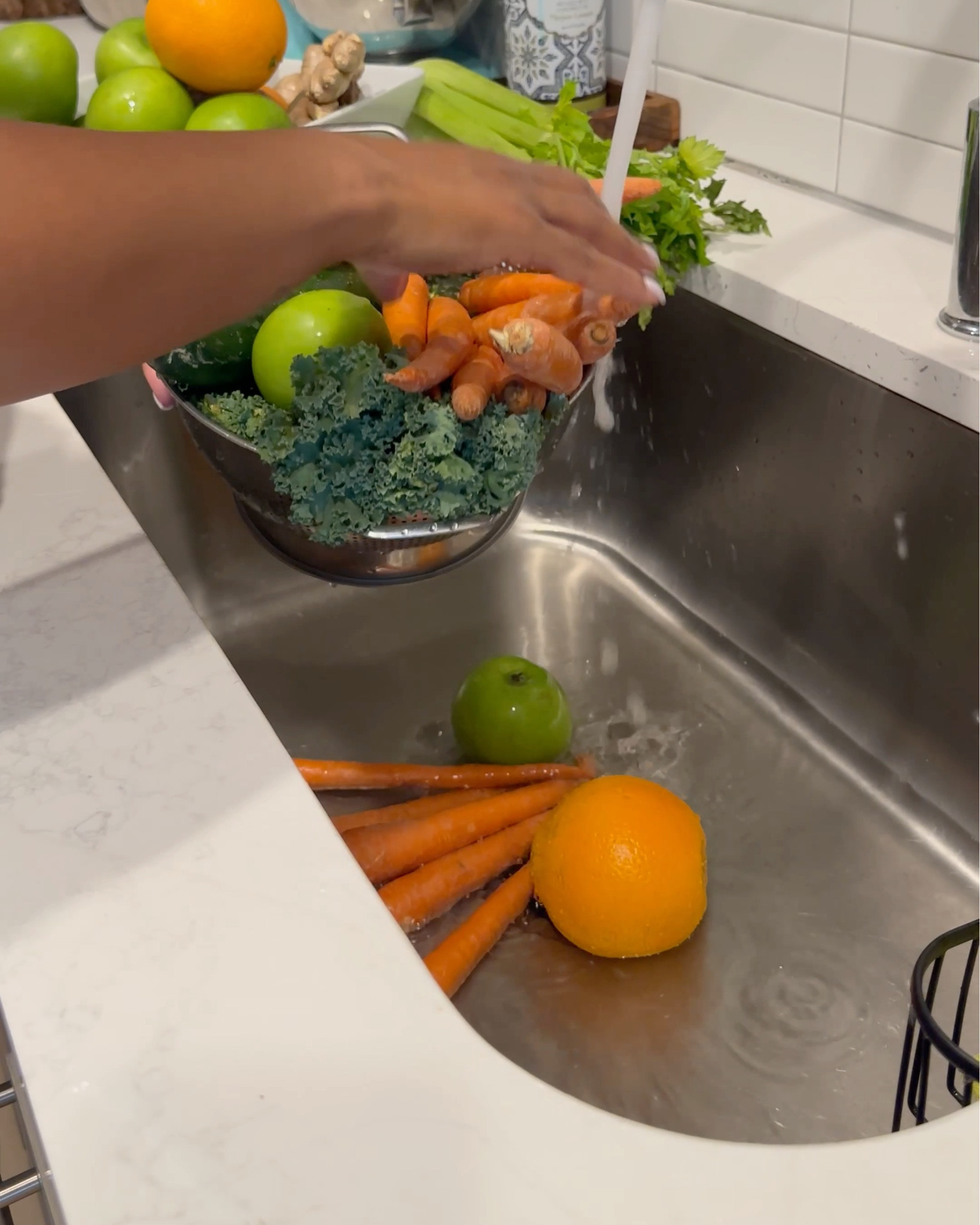 Kitchen must-haves 🍊🫚✨ washing fresh fruits and prepping ginger for that clean, homemade juice that keeps the body refreshed and glowing from the inside out✨

#FreshJuice #GingerGlow #JuicingRoutine #xoJalonda #MidlifeWellness #KitchenMustHaves #DrinkYourVitamins #WellnessGlow #HealthyHabits

#LTKHome #LTKselfcare #LTKmorningroutine