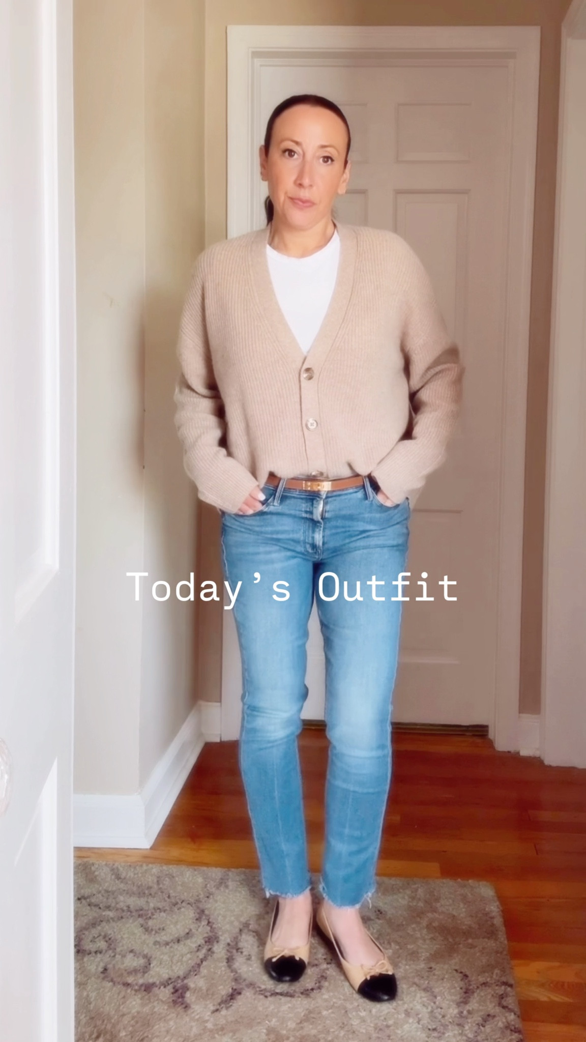 ✨ Simple Fall Outfit — Chic & Effortless ✨

Keeping it classic today with straight-leg jeans (TTS), cap-toe flats, and a simple white tee. Added my favorite Amazon belt (under $20!) for a polished touch.

This Mongolian cashmere sweater cardigan in oatmeal is the star — looks and feels so luxe but under $120. Wearing XS for an oversized, boxy fit. Perfect cozy layer for a fall capsule wardrobe. 🍂

#FallOutfit #AffordableStyle #CashmereCardigan #NeutralOutfit #CapsuleWardrobe #LTKFall #OOTD #ElevatedBasics

#LTKSeasonal #LTKFindsUnder100 #LTKWorkwear