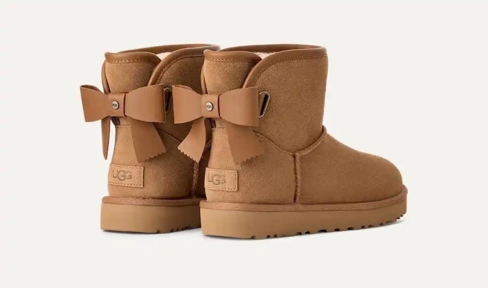 40% OFF these UGGS! The Bailey Bow Mini ❤️
Love these! Great to just slip on! In several colors, Free shipping too! 

Dropping 🔗👇 

#LTKShoeCrush #LTKHoliday #LTKGiftGuide