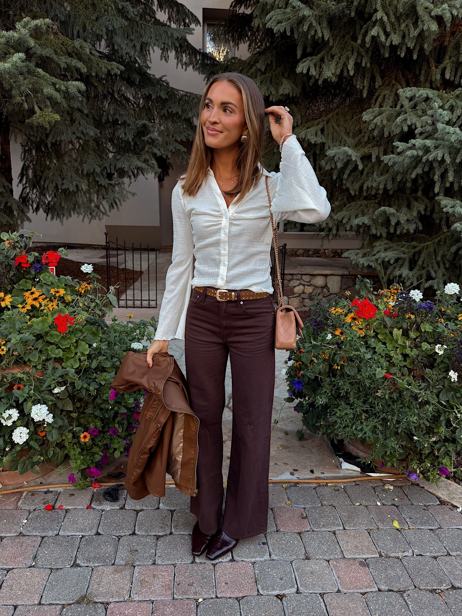 Amazon top under $30 + the softest brown jeans 25% off!

#LTKSeasonal #LTKSaleAlert