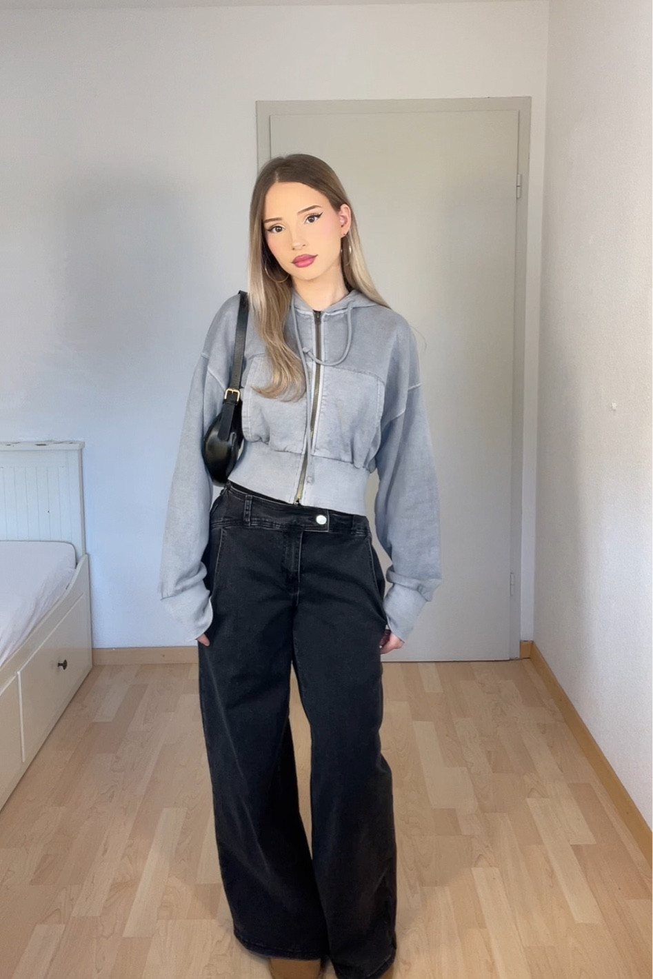 De baggy outfit #modestoutfits #christianoutfits #baggypants #uggdupes #zipuphoodie #baggyoutfit #modesty 