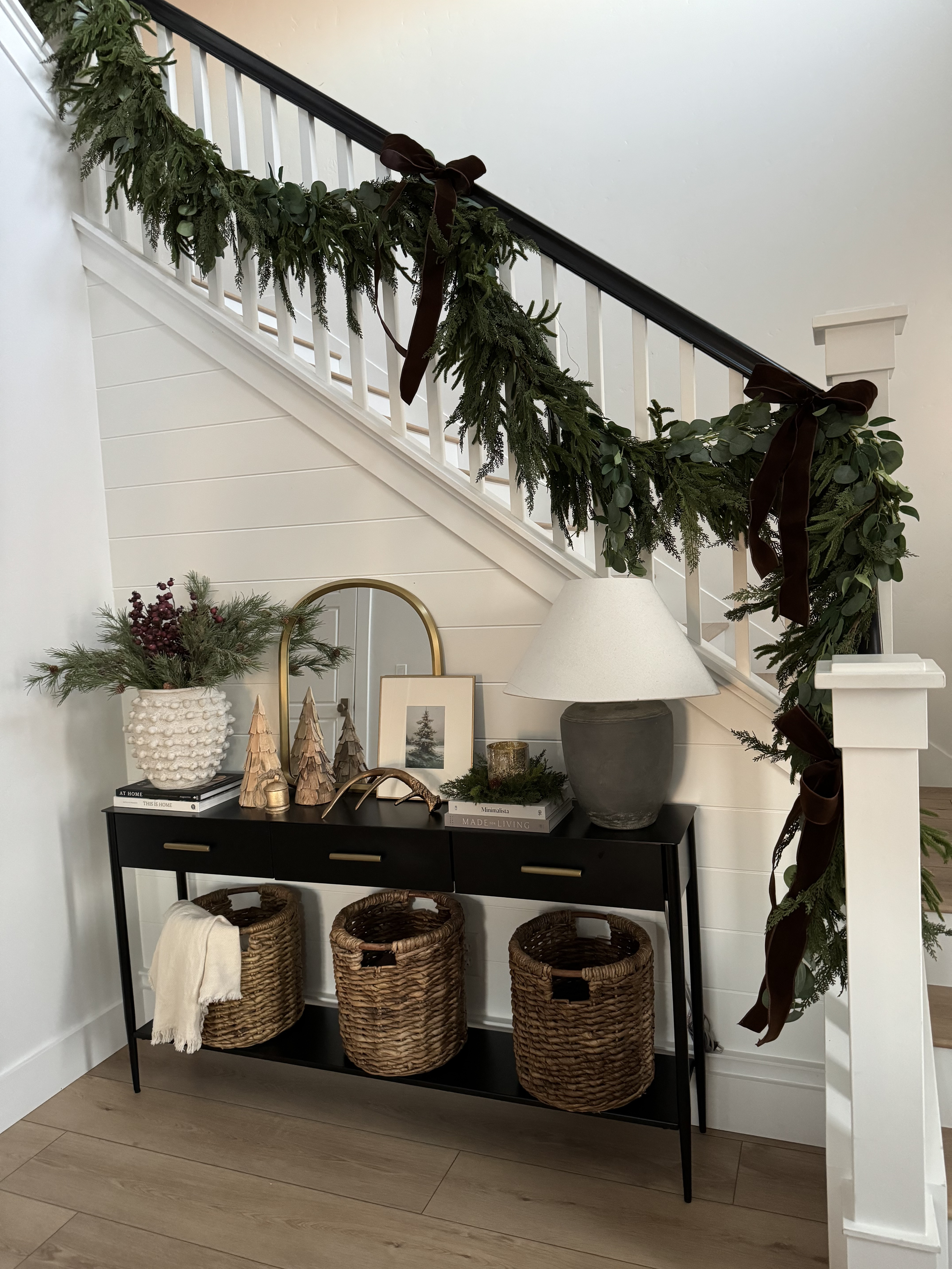 Holiday entryway decor inspo 🎄✨

#LTKGiftGuide #LTKCyberWeek #LTKHoliday