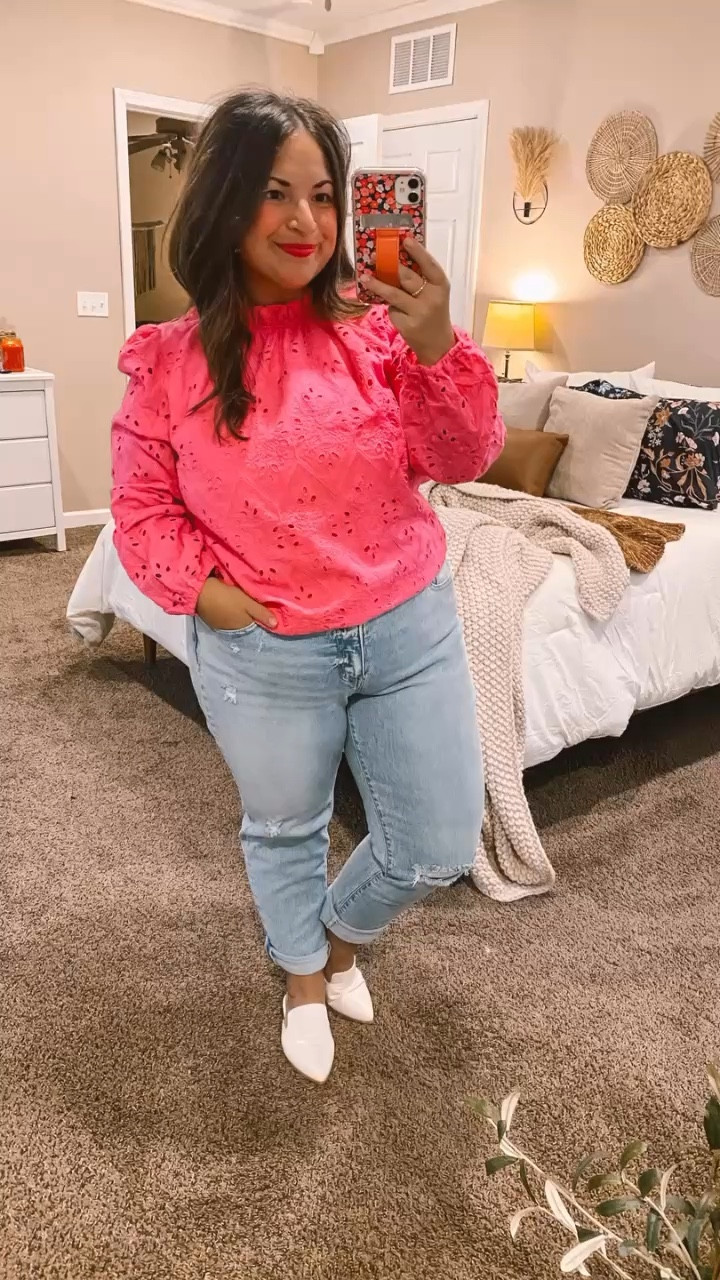 Celebrating Valentine’s Day in style with comfy + cute outfits that don't break the bank! 💕

mules: fit true to size // wearing a 5
jeans: fit true to size // wearing a 14
blouse: fits small // wearing a large 

 

#LTKWatchNow #LTKSeasonal #LTKStyleTip