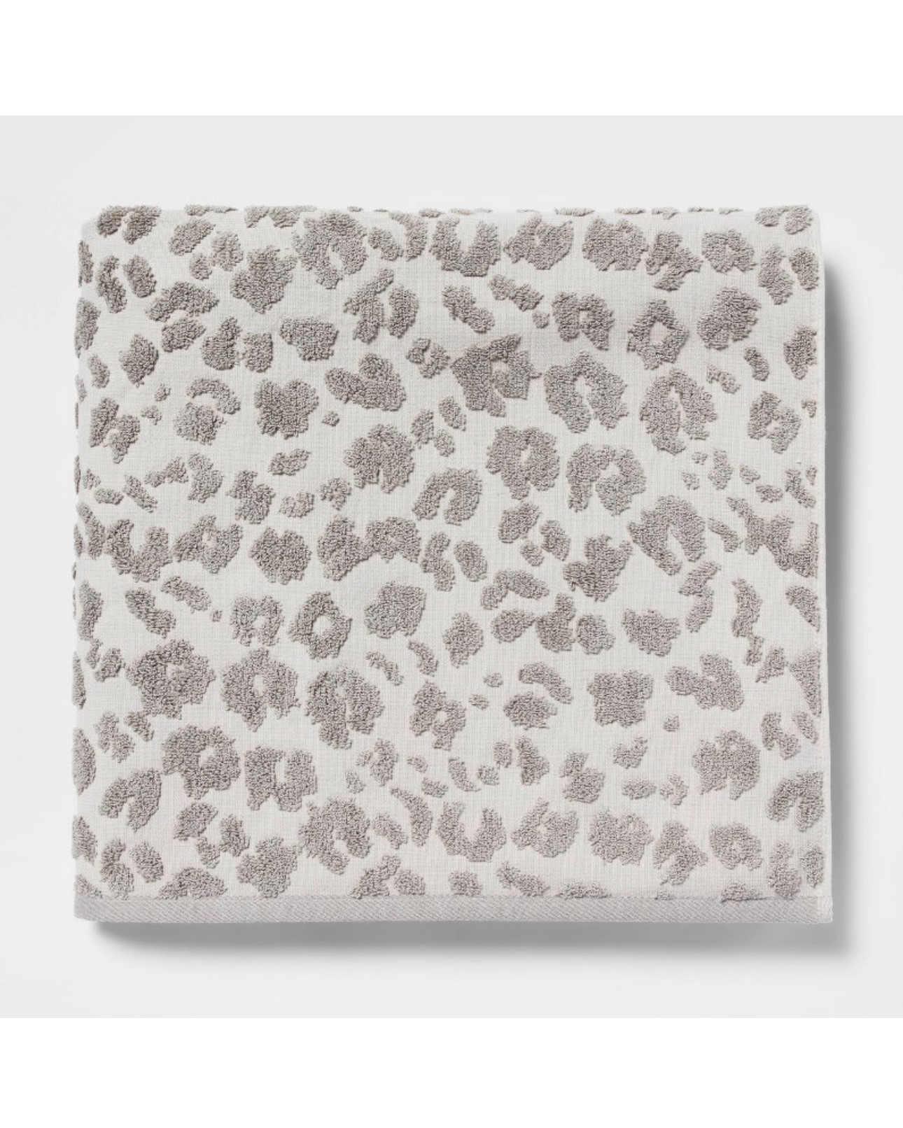 My VEERYYYYY favorite towels are on a massive sale right now at #Target! The cutest gray color with leopard embossment!! I grabbed the oversized bath towel, the regular bath towel, and more hand towels! RUNNNNNN 🩶

#LTKSaleAlert #LTKBacktoSchool #LTKHome