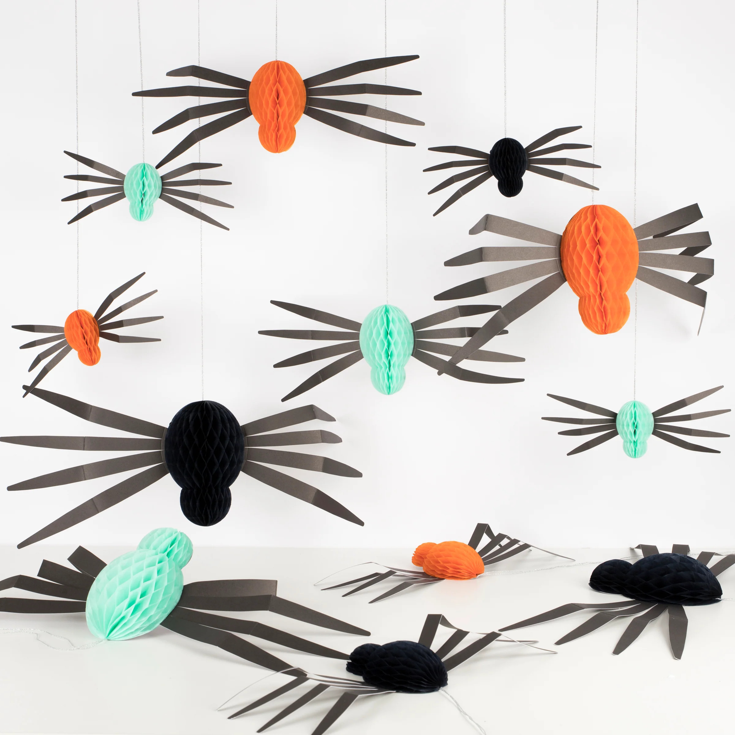 Hanging Honeycomb Spiders (x 12) | Meri Meri