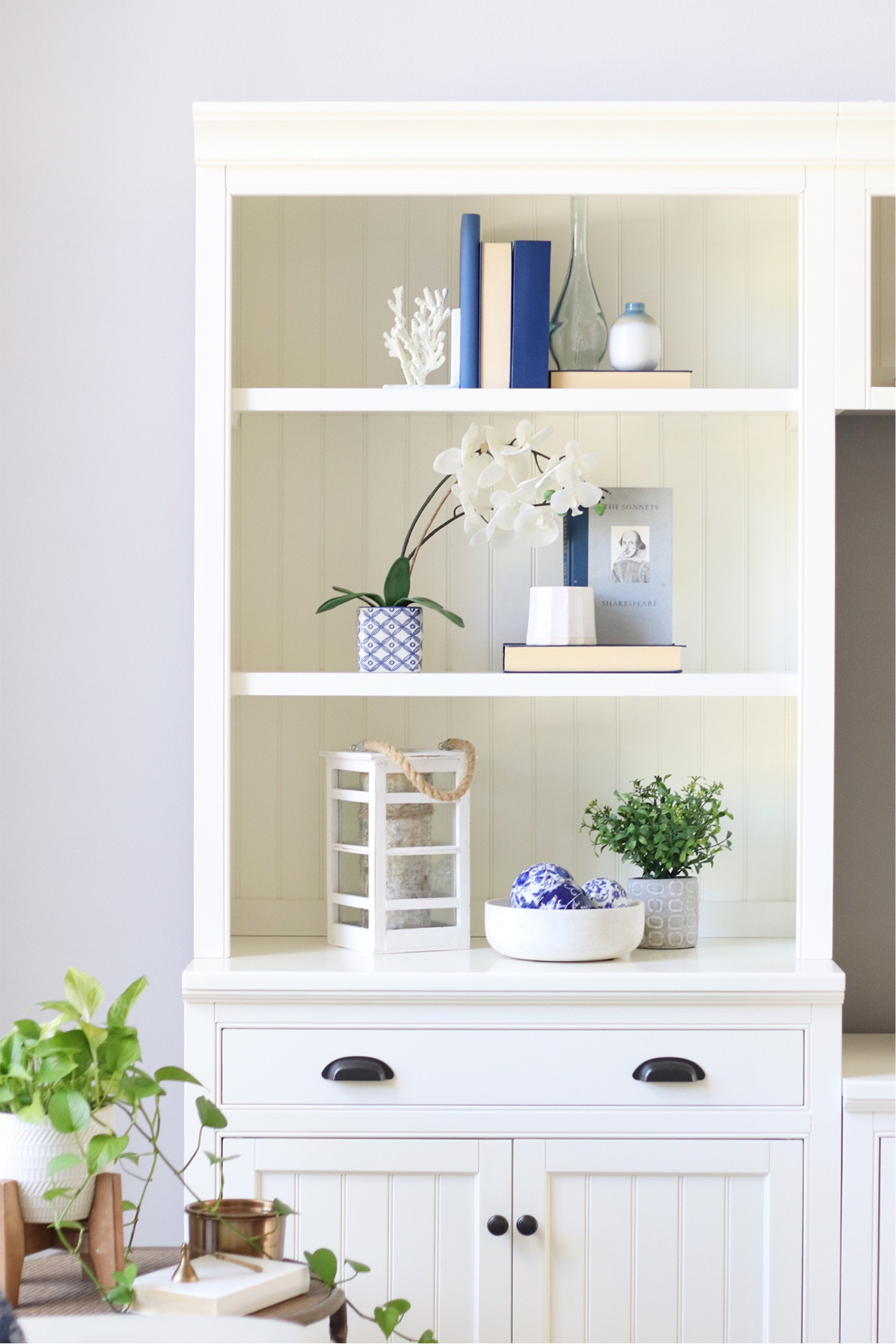 Bookshelf refresh for spring 2023! Indigo is IN and I’m loving it! #chinoiserie #amazonfinds #vases #fauxplants #bookends #bookshelfdecor #springdecor

#LTKSeasonal #LTKstyletip #LTKhome