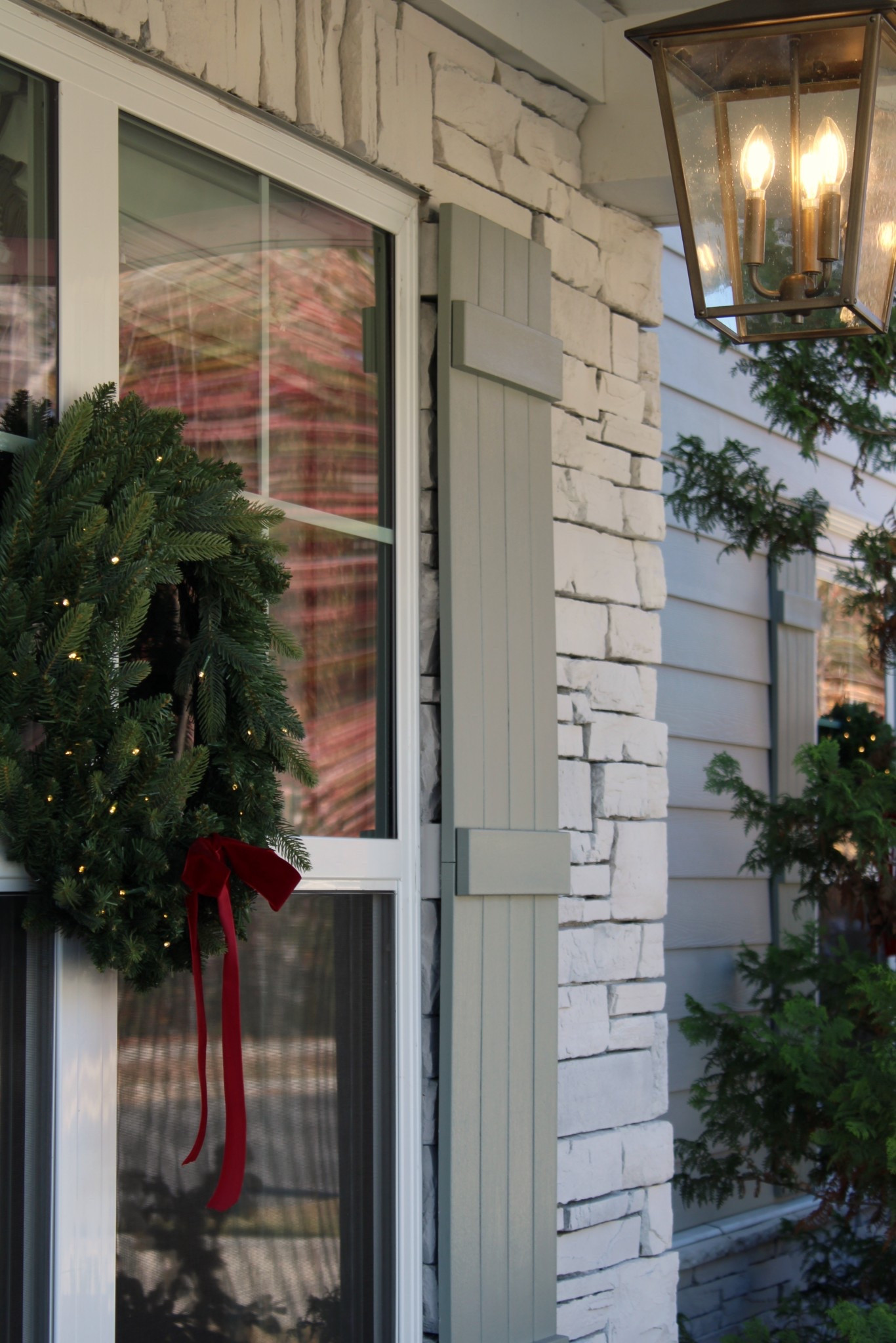 30” wreath for outdoor windows, realistic wreath, window wreath, outdoor Christmas, pre-lit wreath

#LTKFindsUnder50 #LTKFindsUnder100 #LTKStyleTip