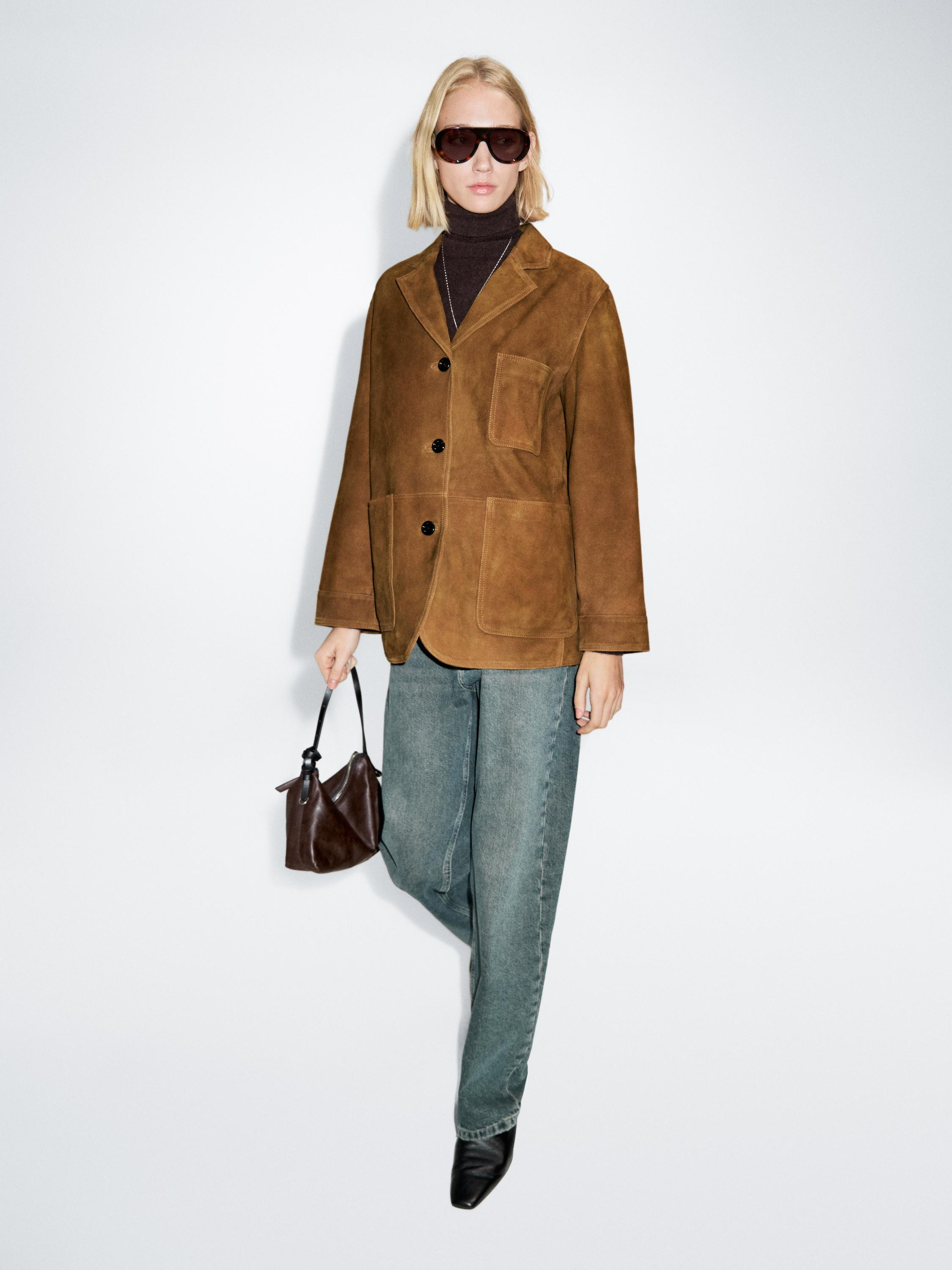 Blazer en cuir caprin avec finition en daim. Col à revers cranté. Manches longues. Trois poches... | Massimo Dutti FR
