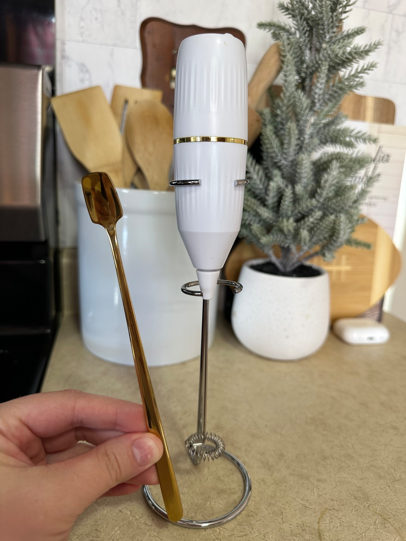 This little tool just made my kitchen feel way more put together 🤍
Perfect for frothing milk, mixing drinks, or even whipping up eggs in seconds.
One of those small finds that makes everyday life easier (and cuter).


#LTKfoodie #LTKmorningroutine #LTKHome