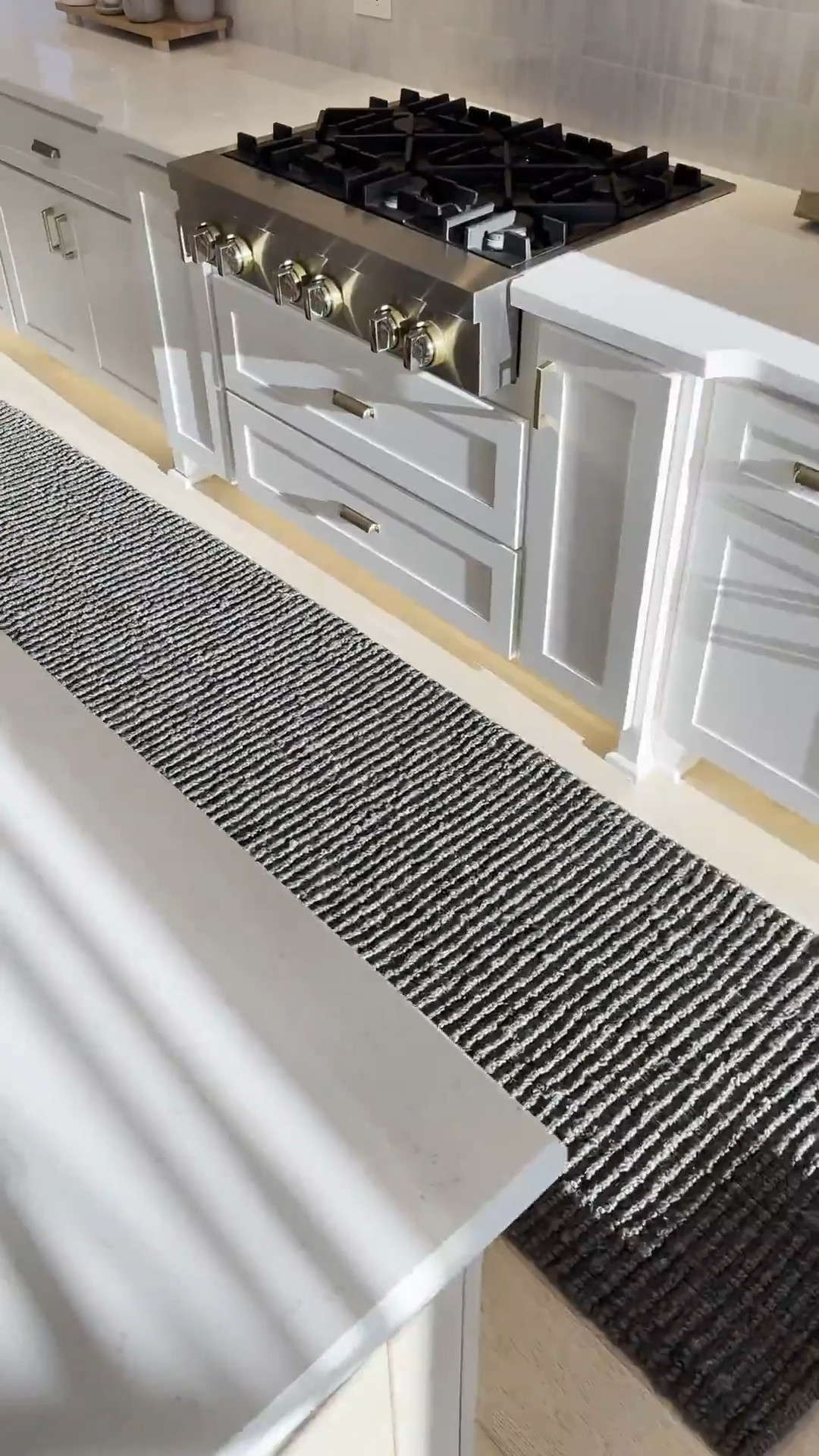 😍

In love with this jute rug… it covers in multiple colors and this color is brown which I absolutely love! 😊

#LTKStyleTip #LTKHome #LTKSaleAlert