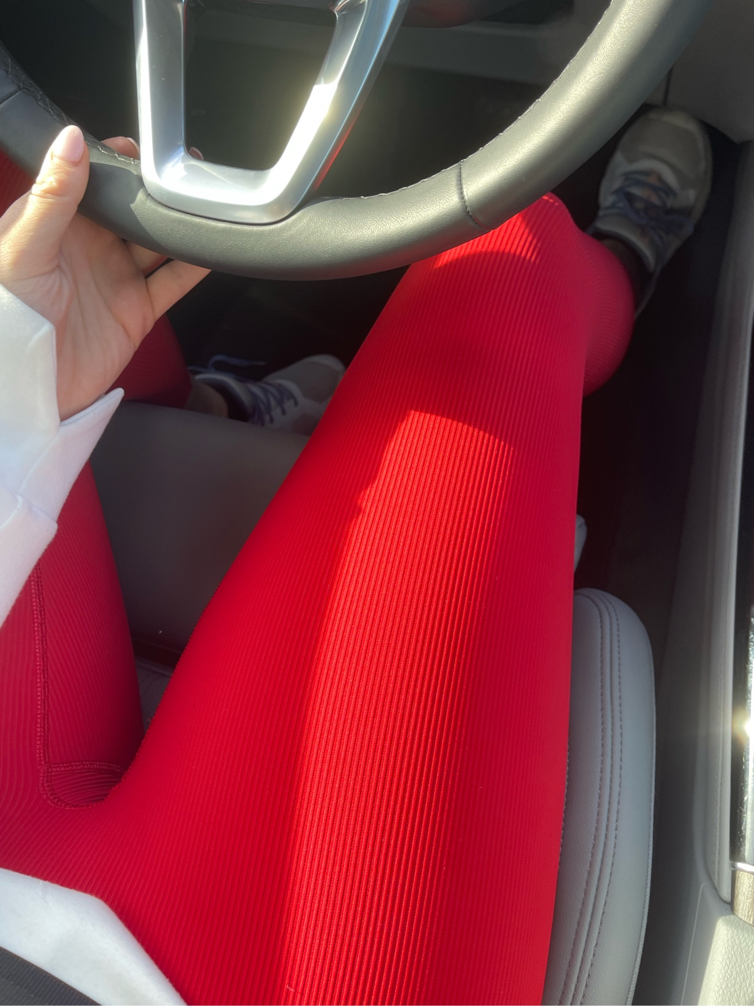 Why is no one talking about these Spanx Leggings? I got them because of the ribbed material and after getting them in the mail I’m about to order them in every color 
•
•
•
Spanx contour leggings
Lululemon
Athleta
Athleisure
Spring
Work out fit
Loverly grey
Laura beverlin
Retail cheapskate