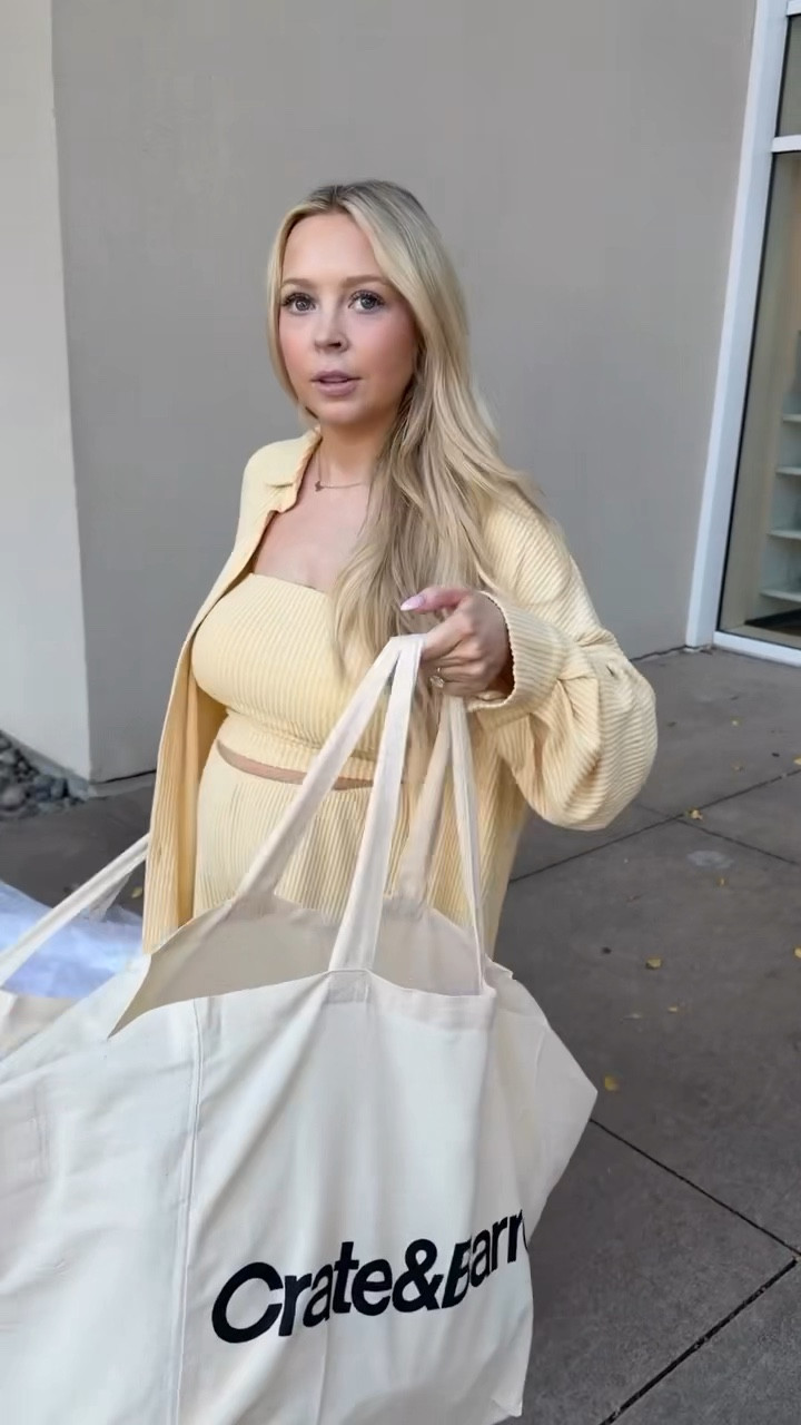 Shopping and Christmas coffee family vlog! ❣️

#LTKmomlife #LTKHoliday #LTKFamily