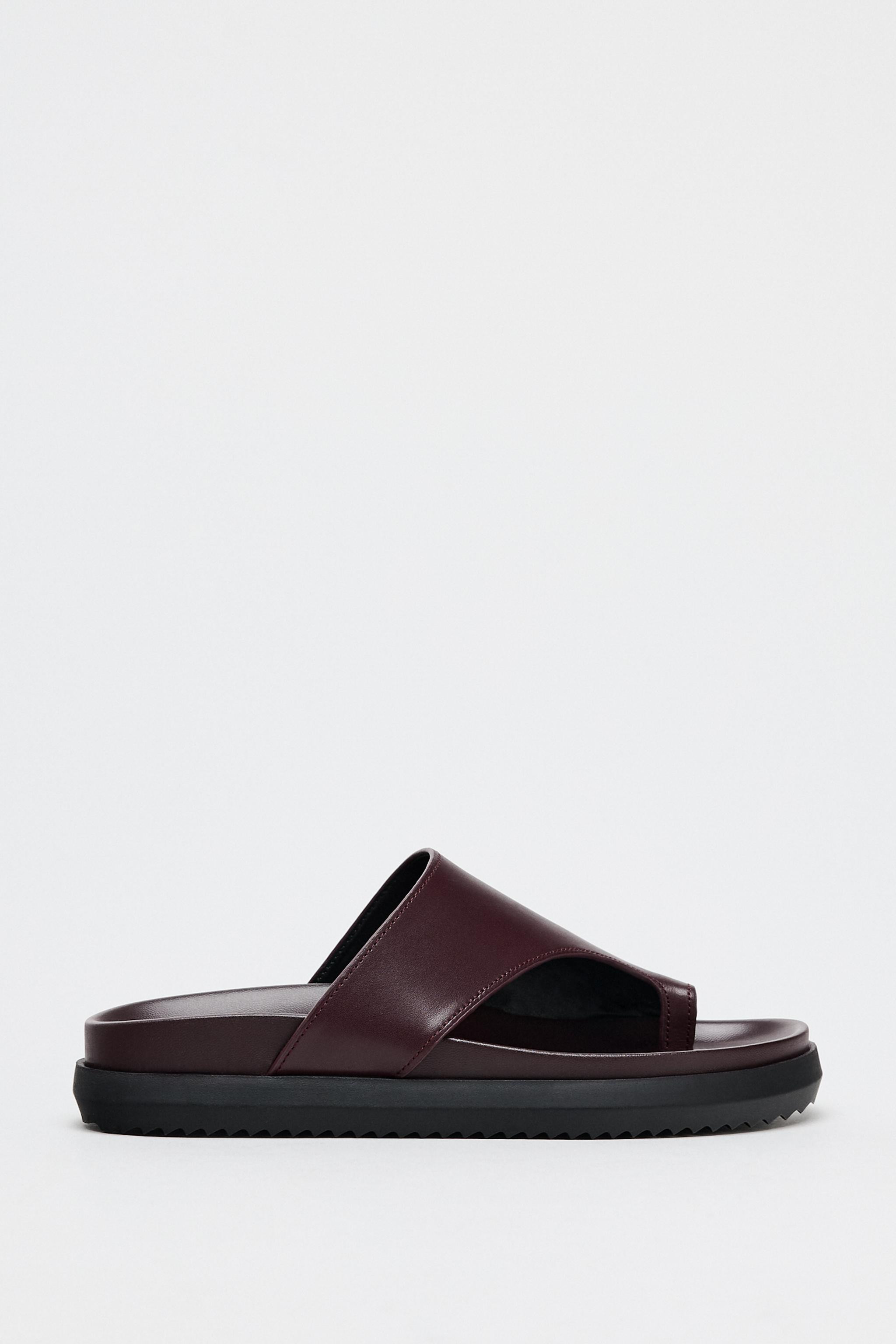 Flat leather sandals. Asymmetrical front strap with toe post.Sole height: 1.4 inches (3.5 cm) | Zara US