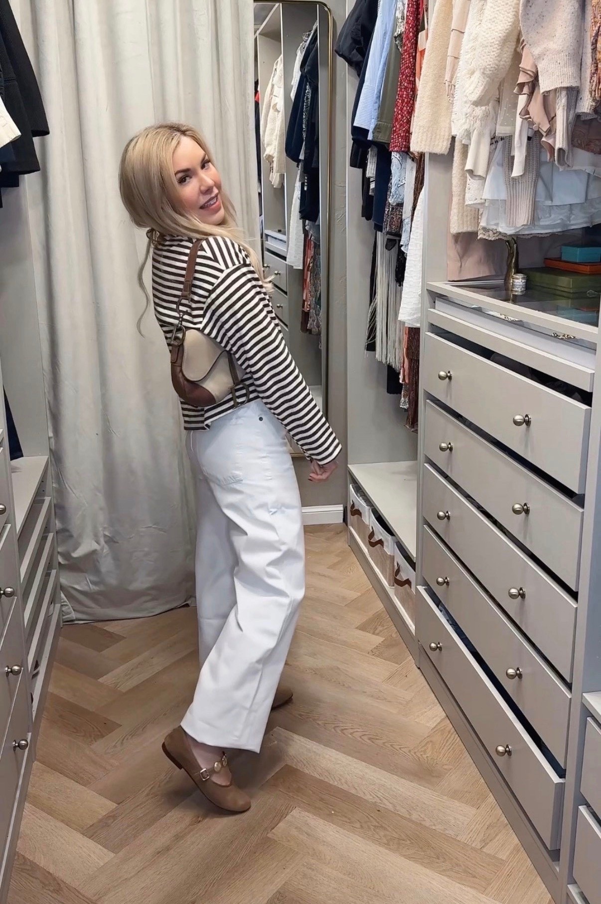 Stripe top
Mother jeans - fit TTS
Styling jeans 
White jeans

#LTKdayinmylife #LTKgrwm #LTKootd