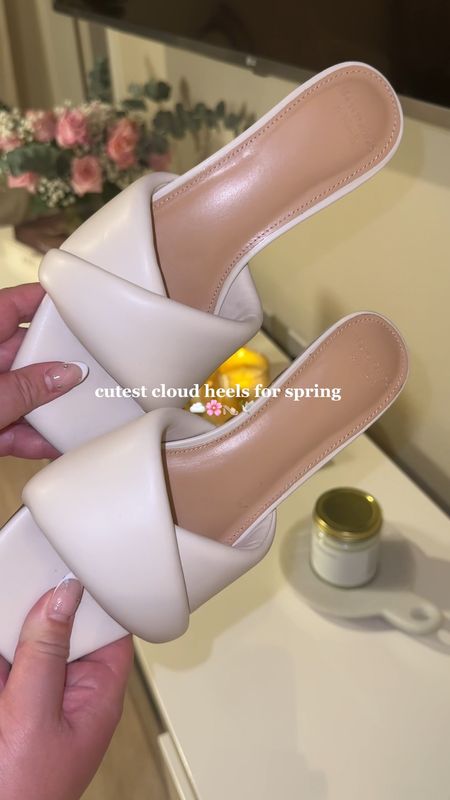 Cutest cloud kitten heels for spring🌸☁️ #shoes #abercrombie

#LTKstyletip #LTKSeasonal #LTKshoecrush