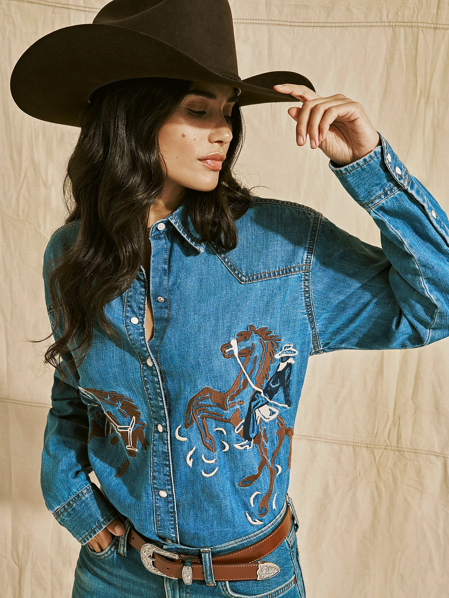 Women's Embroidered Horses Boyfriend Western Snap Shirt | Wrangler