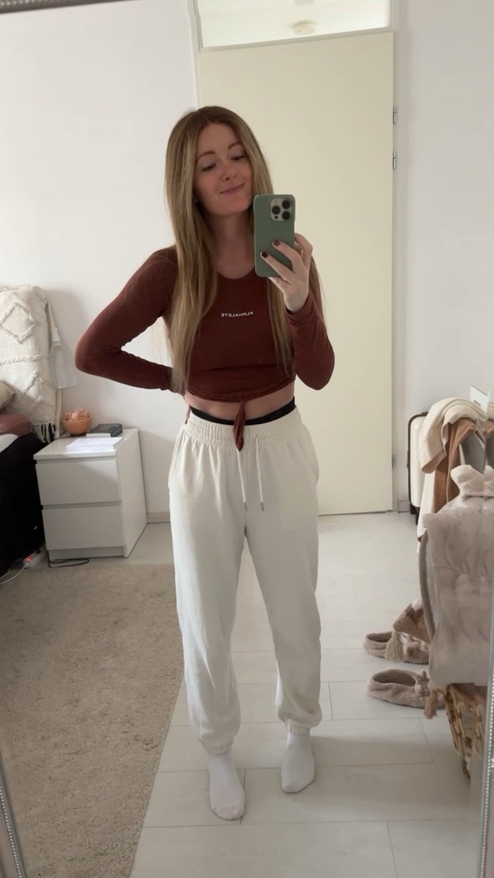 Dance class ready 💃

#LTKnederland

Dansen, dans outfit, fitwear, athletic wear, sporty, sweatpants, crop top, sportief, hm, h&m, nederland, nederlands

#LTKunder50 #LTKfit #LTKeurope