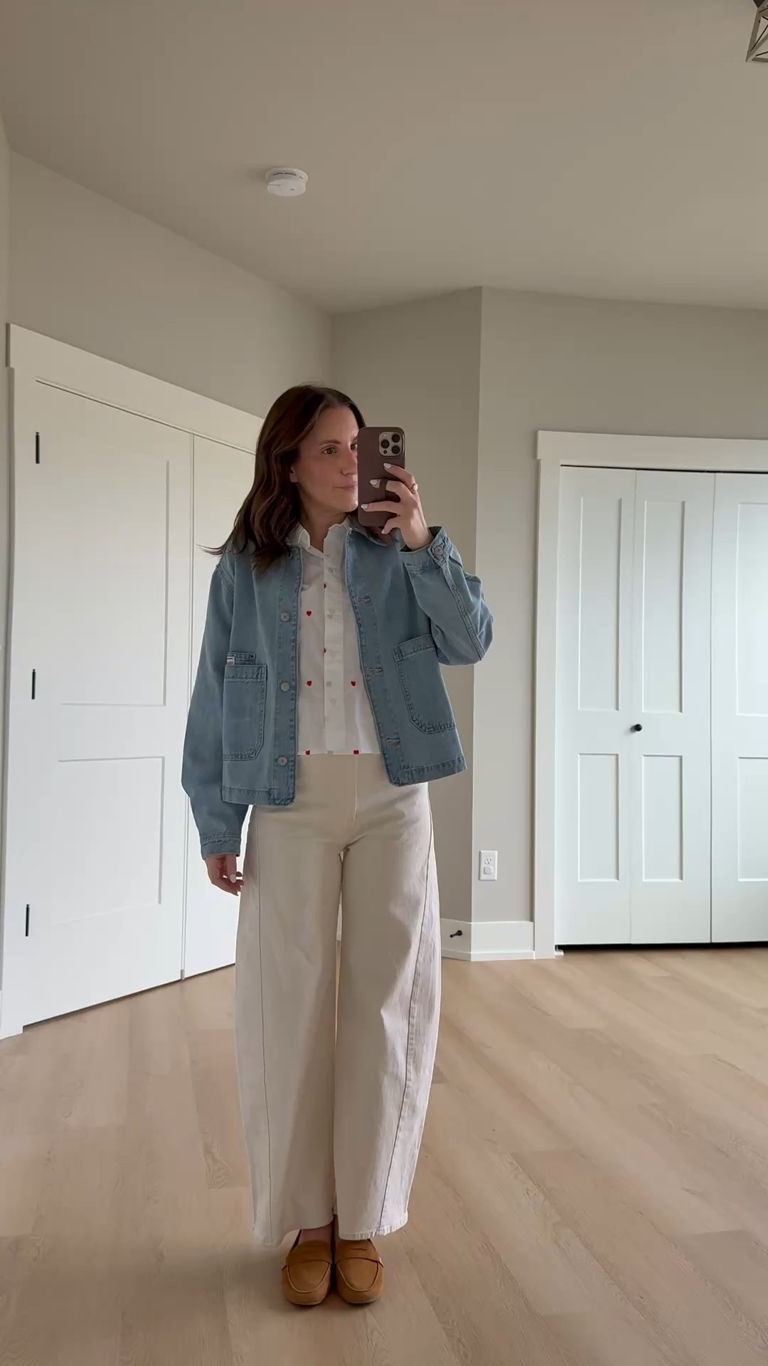 Teacher outfit idea ❤️ a low-key Valentine’s Day outfit with the sweetest heart print top.

Teacher style | teacher outfit | teacher outfit idea | denim jacket | barrel jeans | 