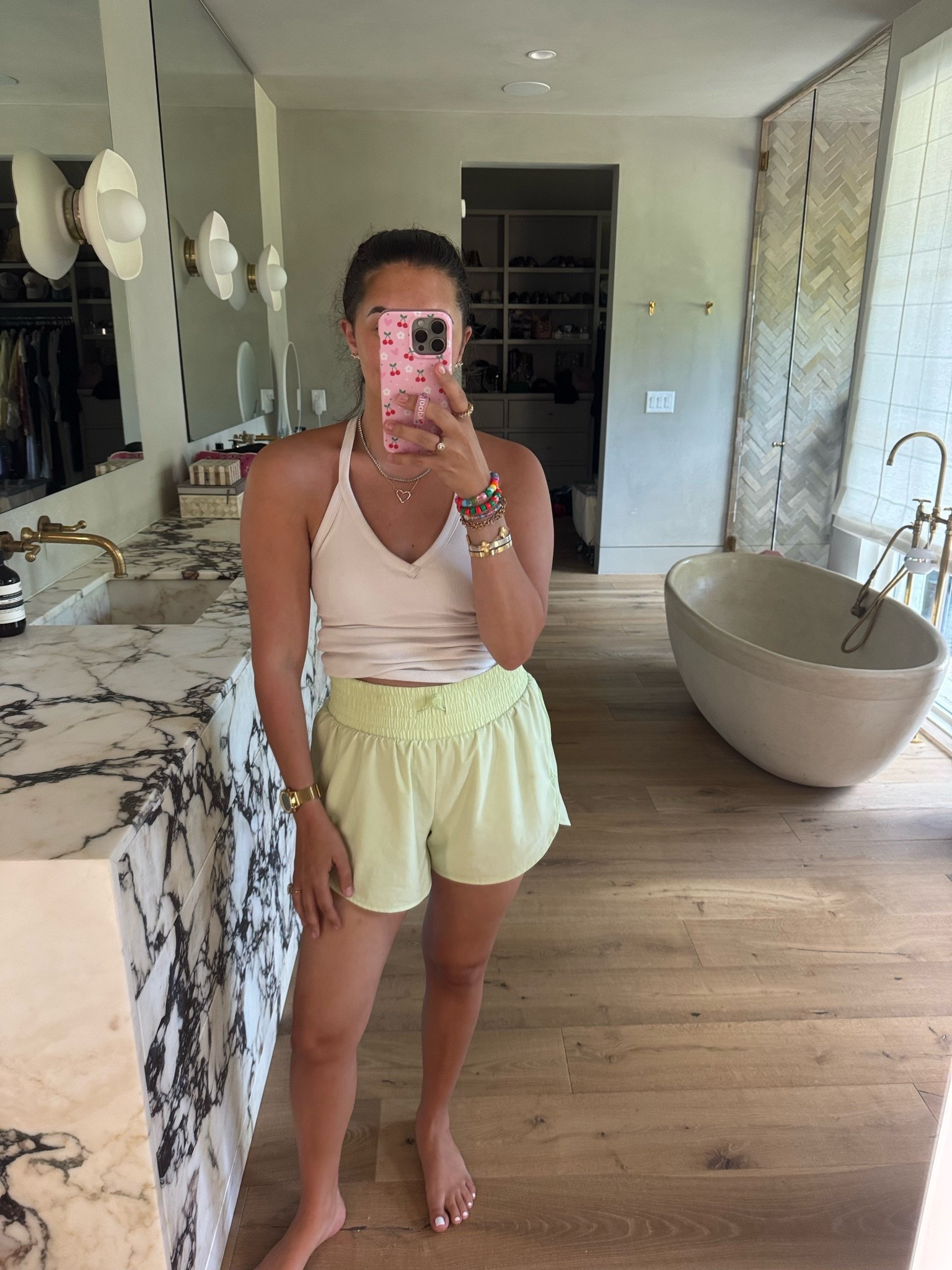 My fave go to workout fit ✨
Top: medium 
Bottoms: large 

Dressupbuttercup.com #dressupbuttercup #dederaad

#LTKmomlife #LTKootd #LTKSeasonal