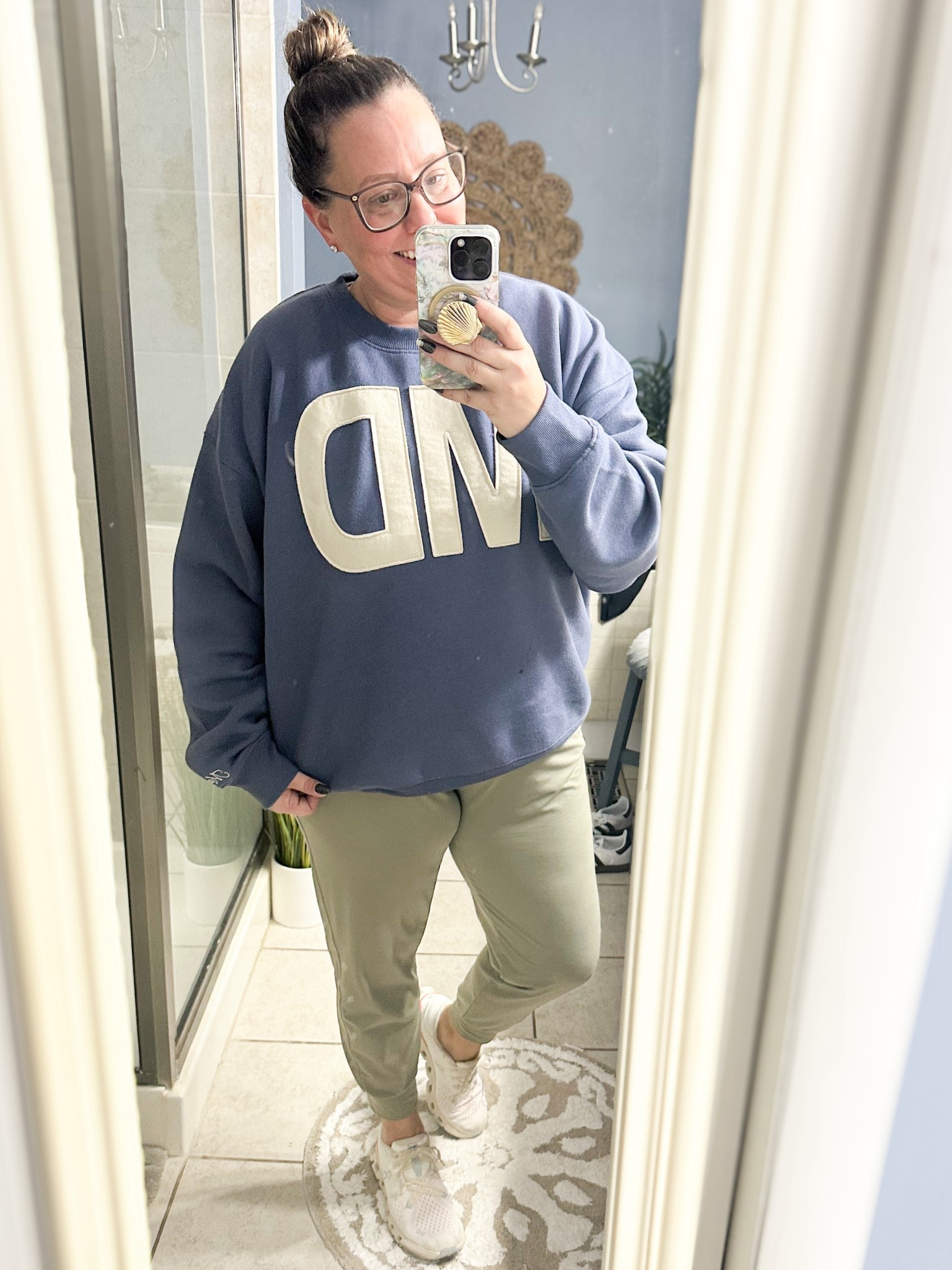 Sam’s club for the win on this sweatshirt. Lots of other states available! 

#LTKSeasonal #LTKOver40 #LTKActive