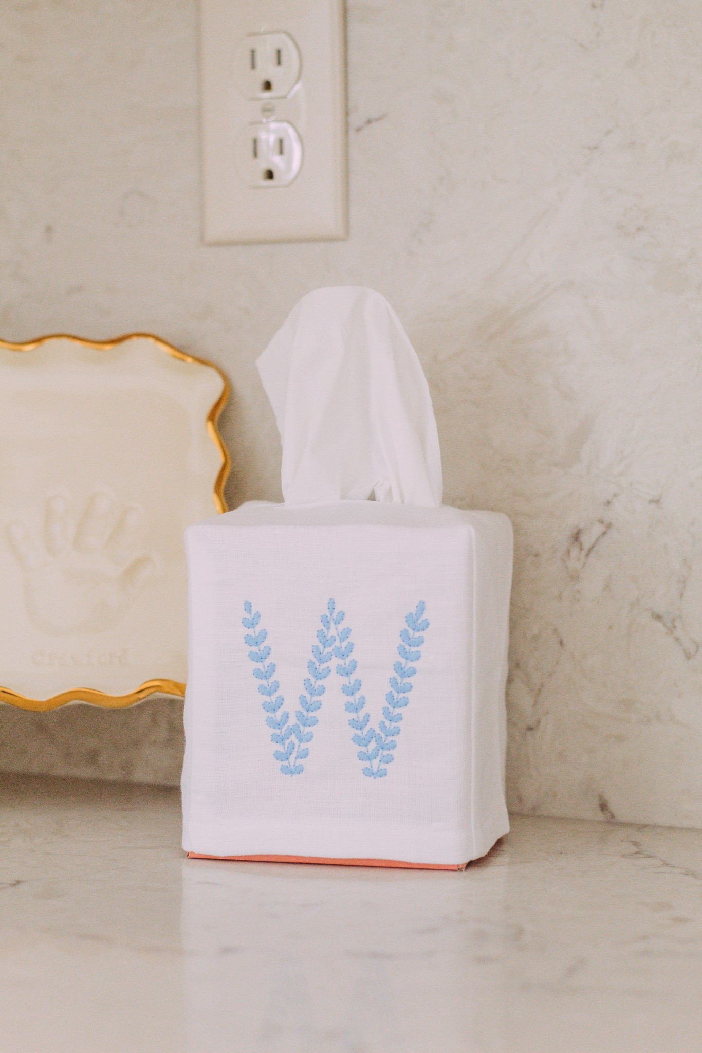 Making all things come together at our home - even the tissues. Cute little find from Etsy has been the right touch!

Home / Tissue Cover / Etsy

#LTKHome