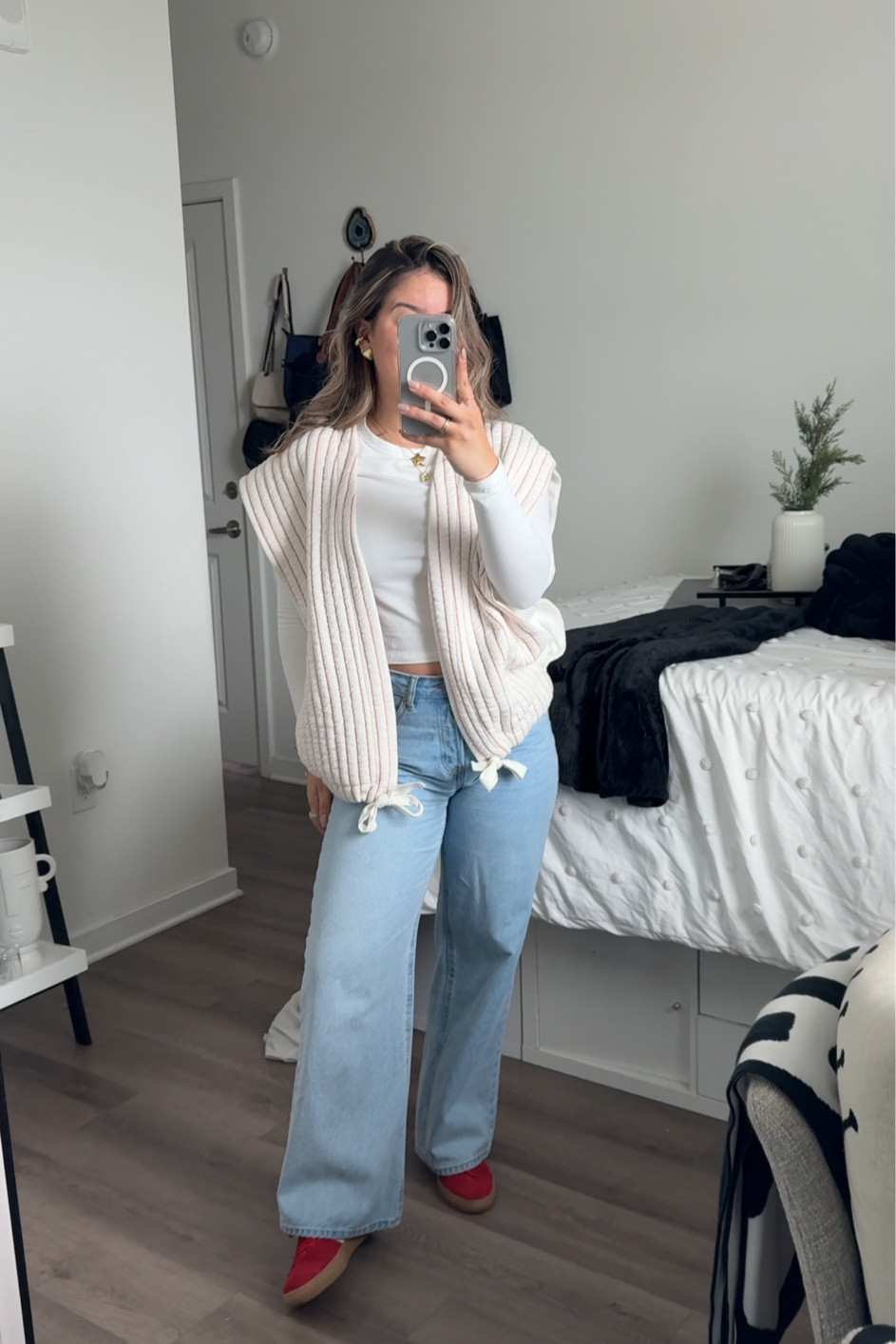 Quilted vest outfit🤍

cute outfit, everyday outfit, errands run, quilted vest, college student, college life, university student, uni life