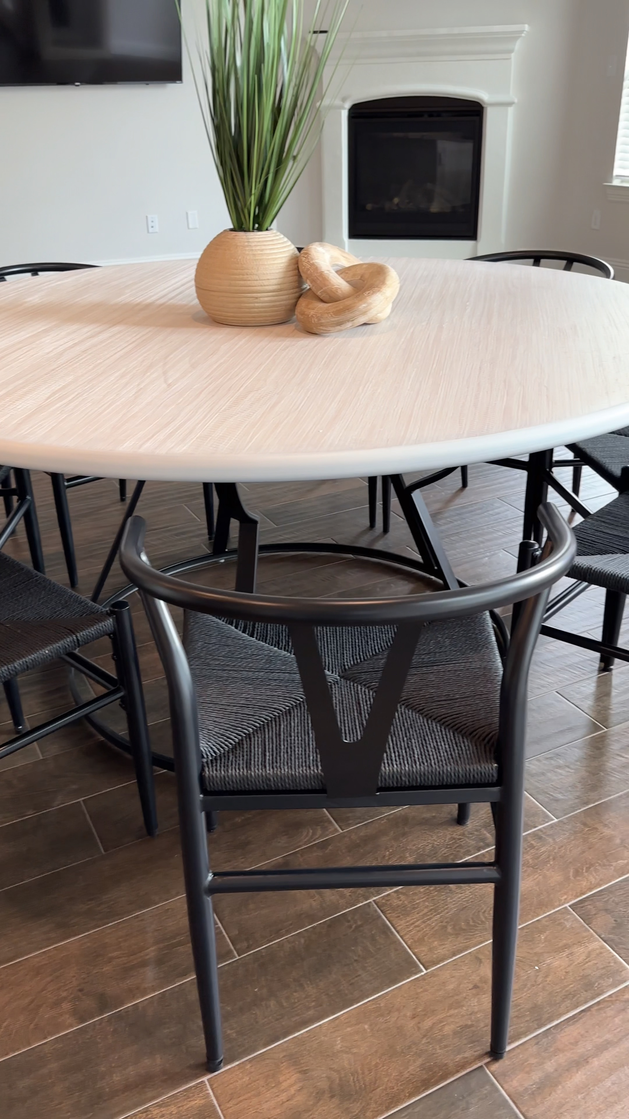 Unbox our dining room set with us!! We are so excited to now be able to gather our family and entertain!!🤗 #homedecor #unboxing #diningtable #lifestyle #explore #momsofinstagram #momof5 #bigfamily 


#LTKfamily #LTKFind #LTKhome