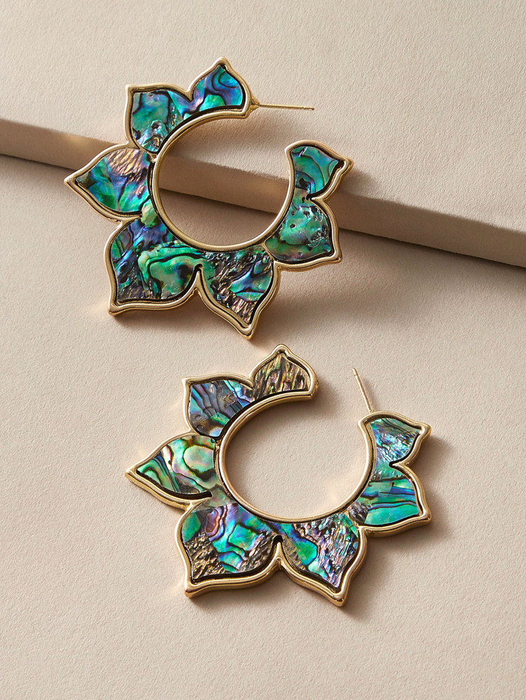 1pair Shell Engraved Floral Design Earrings | SHEIN