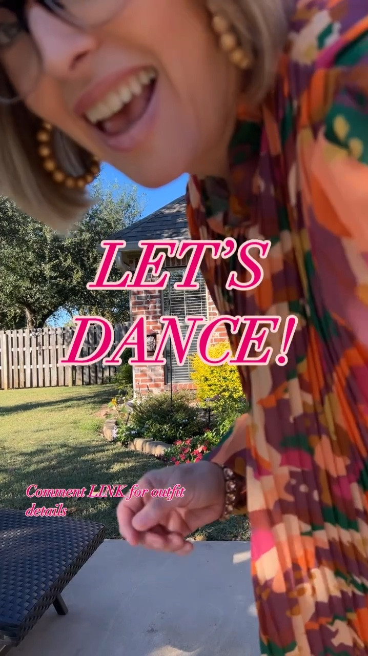 This pleated top makes me feel like dancing! 

#LTKPlusSize #LTKSeasonal #LTKMidsize