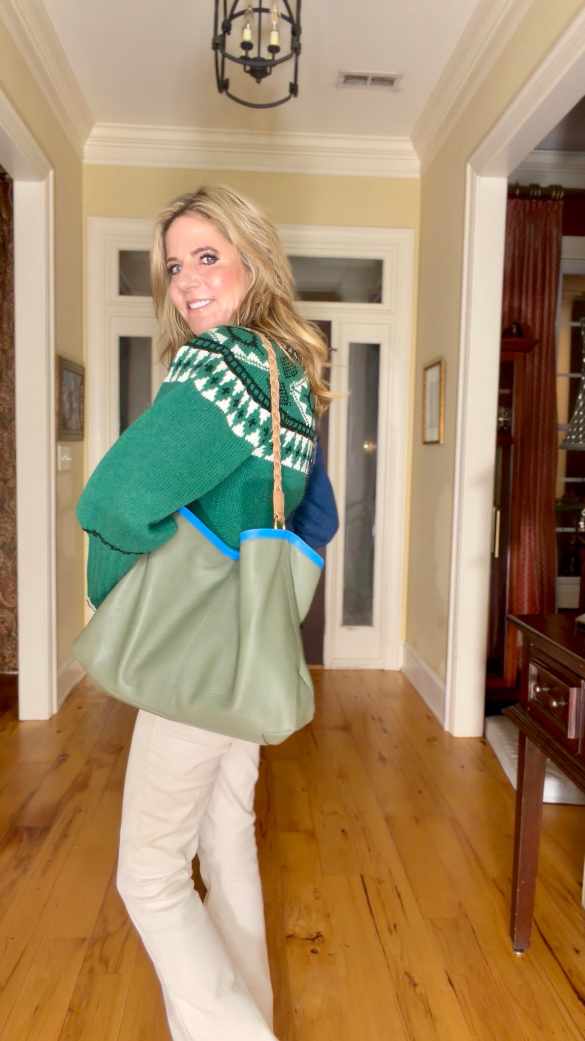 I’m slightly obsessed with this tote!  It’s real leather and under $100.  And how cute is the color combo?? Would make a fabulous Christmas present!


#LTKOver40 #LTKGiftGuide #LTKItBag