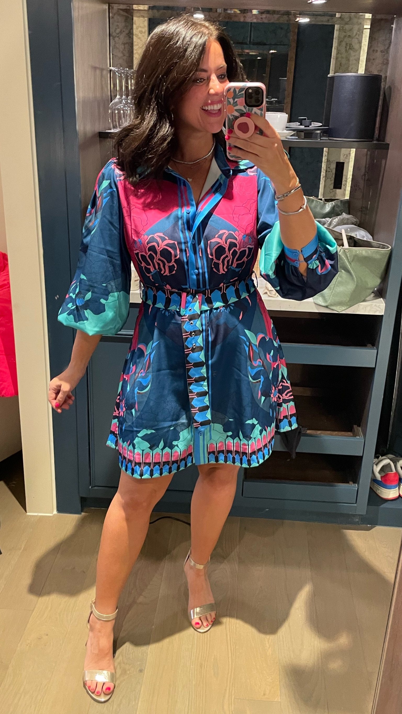 Bright and colorful! This dress cinches the waist and gives perfect feminine details! it comes in another colorway Im linking below! 

#hocwinter #springdress 