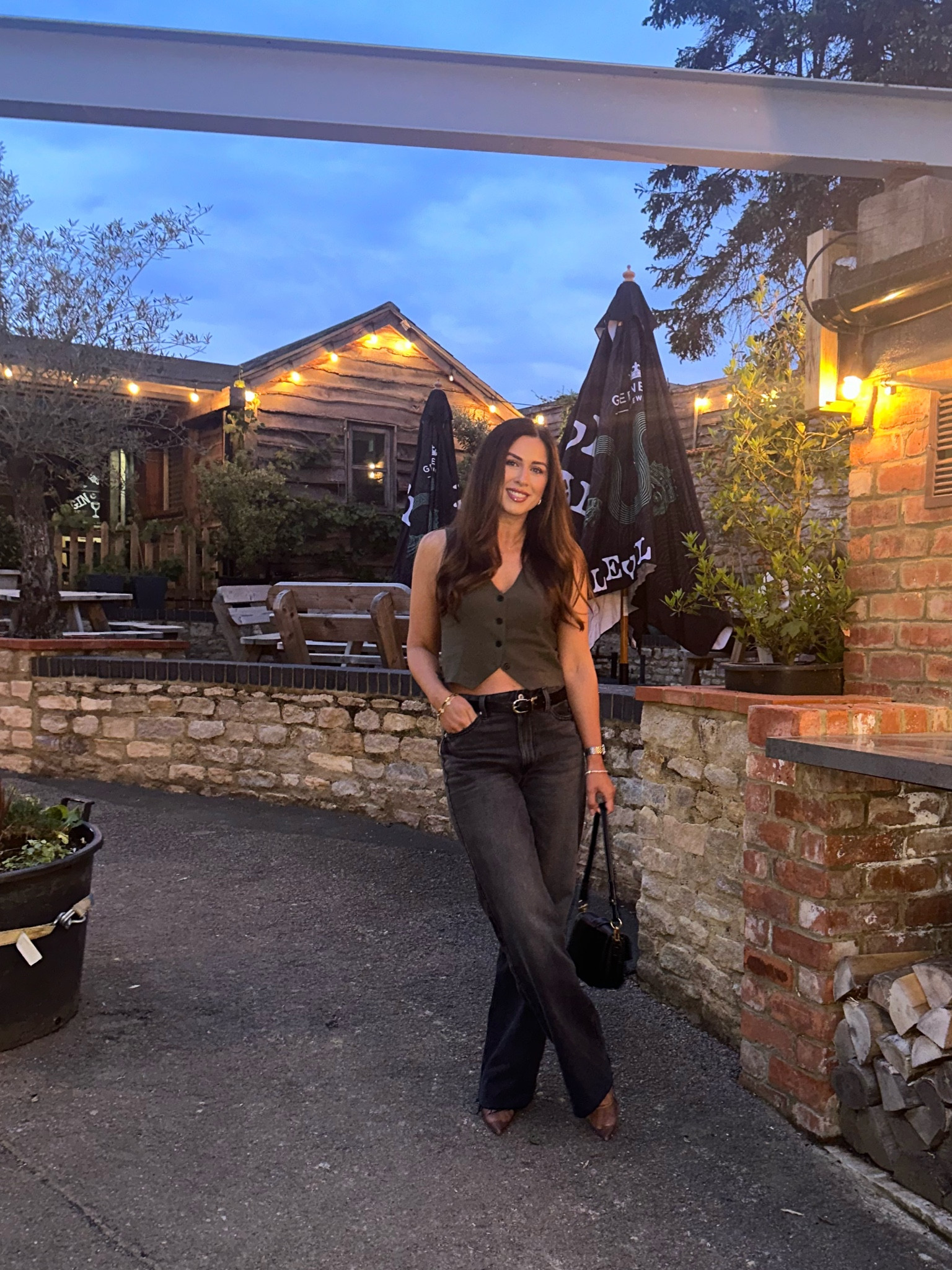 Jeans and a nice top 

#LTKuk #LTKspring #LTKsummer