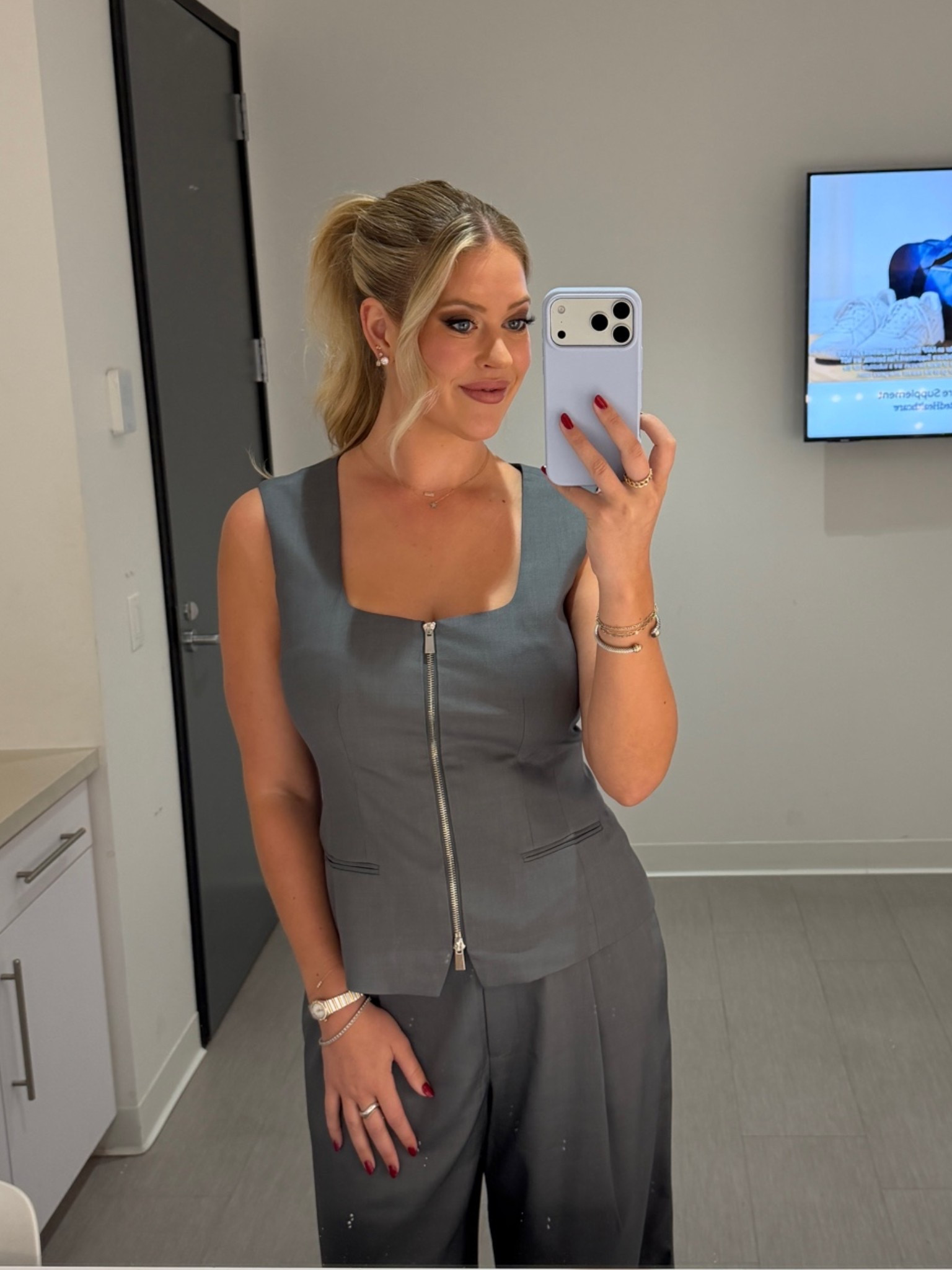 Vest and pants set in the most gorgeous gray.

Set by Toccin 

Workwear, outfit inspo, fall fashion, ootd, work fit, tall girl fashion