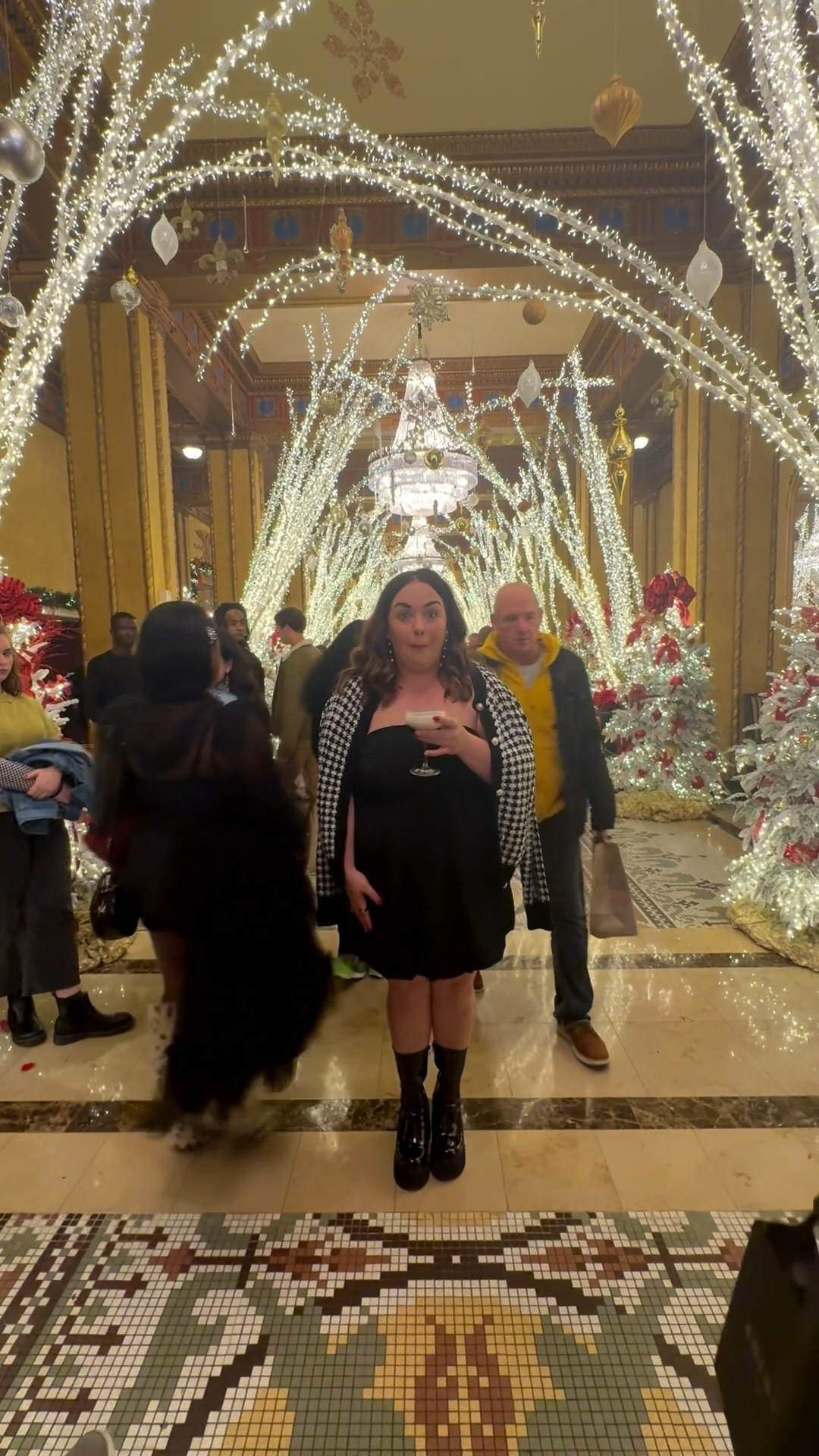 Vlogmas Day 6 🎄🍸

Not even my allergies will keep me away from Vlogmas long 😂

We were able to kick off our day date with some Christmas cocktails over at the Roosevelt Hotel and I cannot stress to you how much I look forward to the Sugar Cookie Martini every year! 🍪🍸

Stay tuned for how our French Quarter Drink Crawl goes 👀😂



#LTKdayinmylife #LTKHoliday