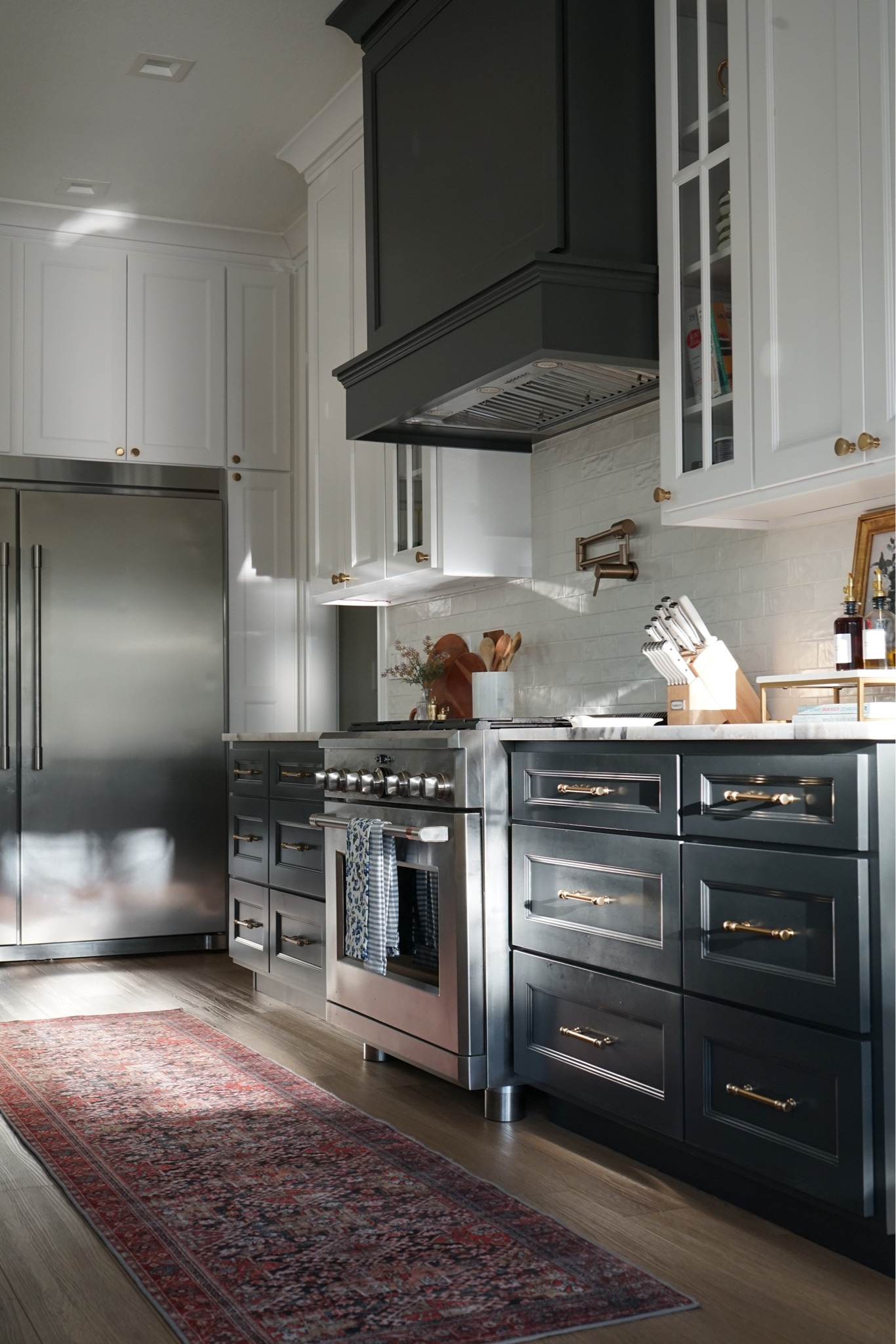 My kitchen hardware is one of my favorites! I’ve also linked the rug (which I love) and other @wayfair finds below. Let me know if you have any questions. 💛


#wayfair #wayfairpartner #transitionalhome 


#LTKHome