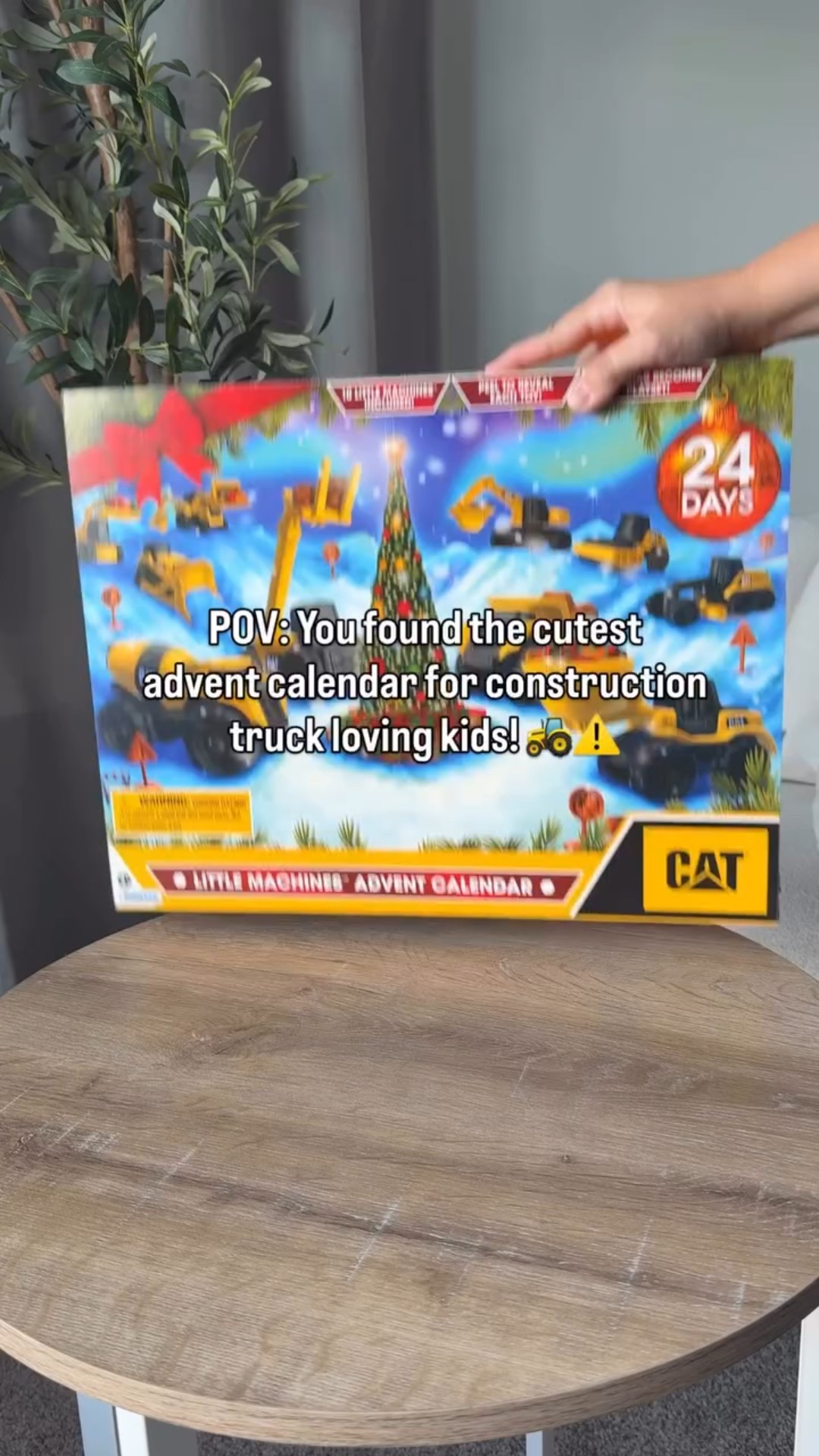 🎁Wrapping this one back up to surprise the kids because it’s just that good! This set comes with 10 construction trucks and accessories (screenshot the end 🙌🏼) and is the perfect advent calendar for construction truck loving kids! 

